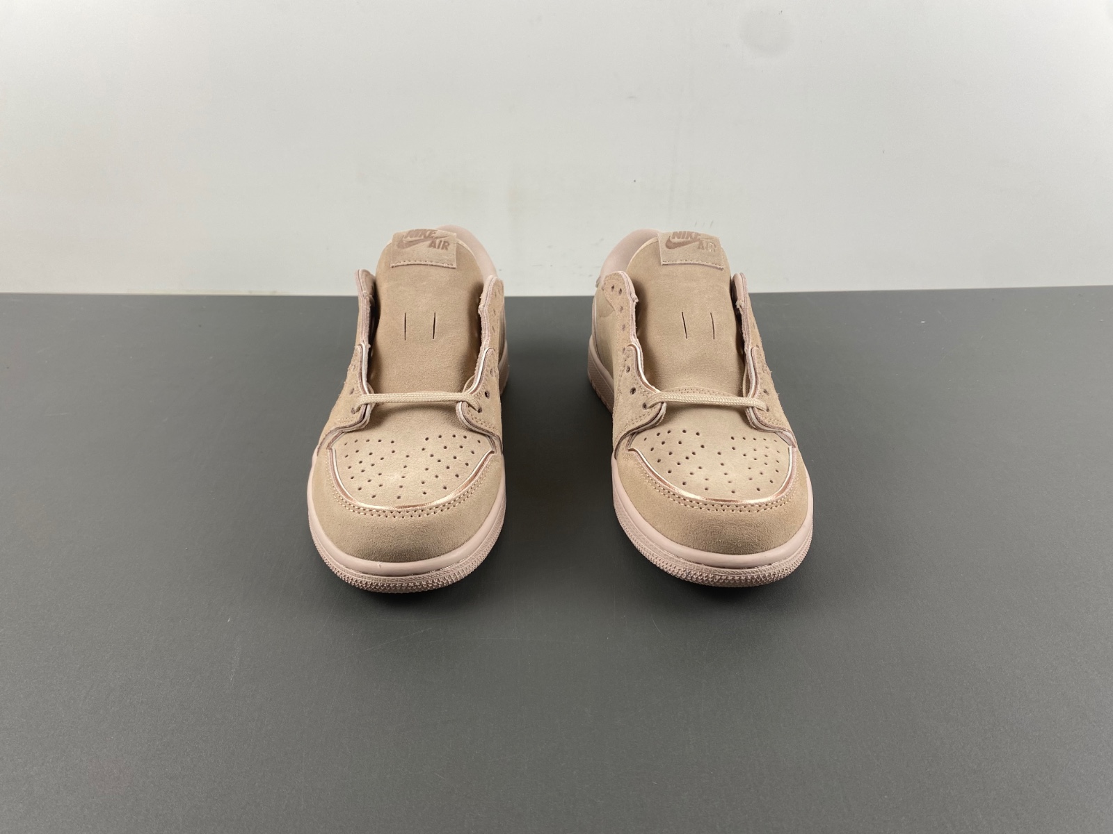 Travis Scott x Air Jordan 1 Low AO1935-204
