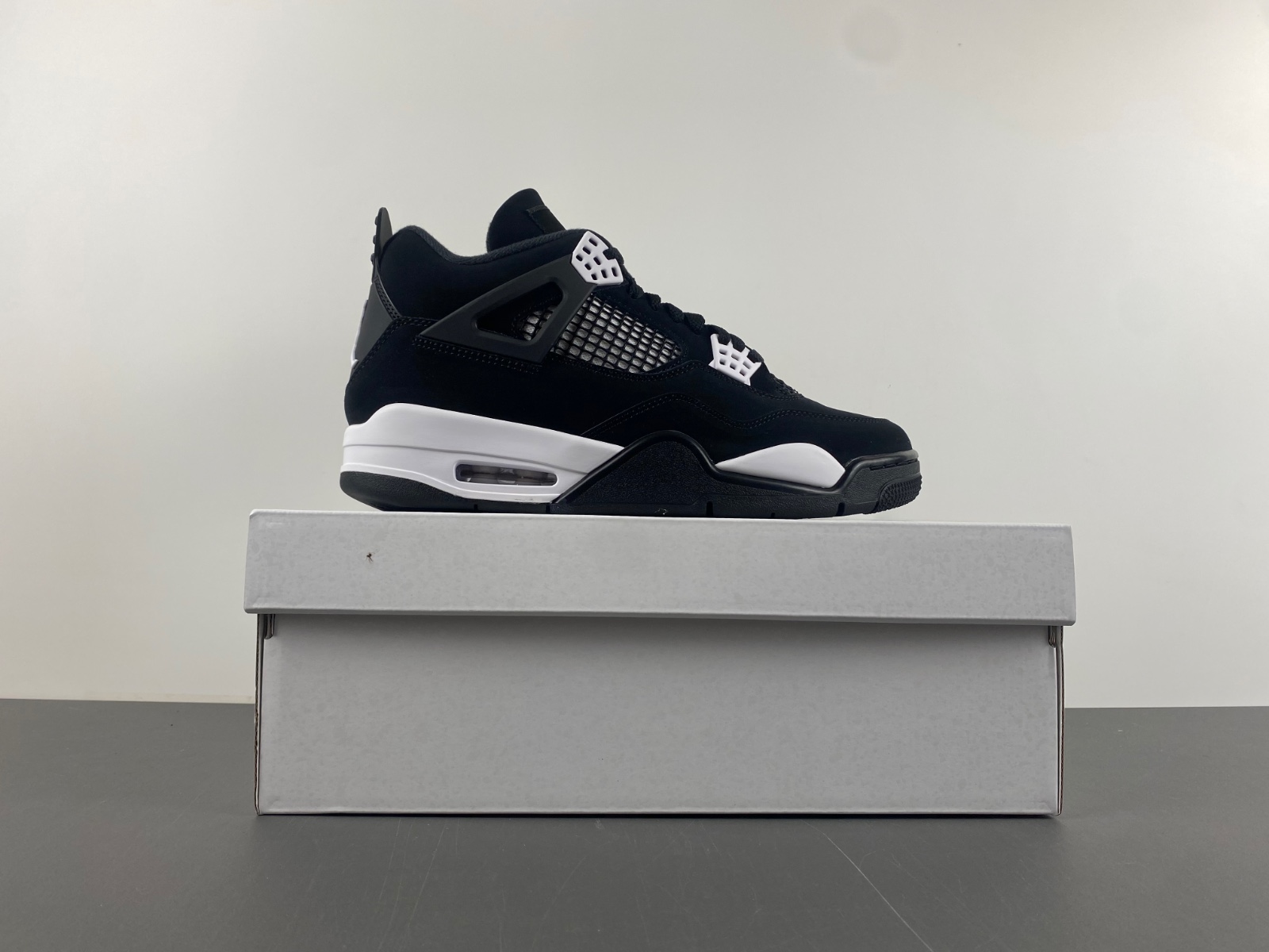 AIR JORDAN 4 RETRO 