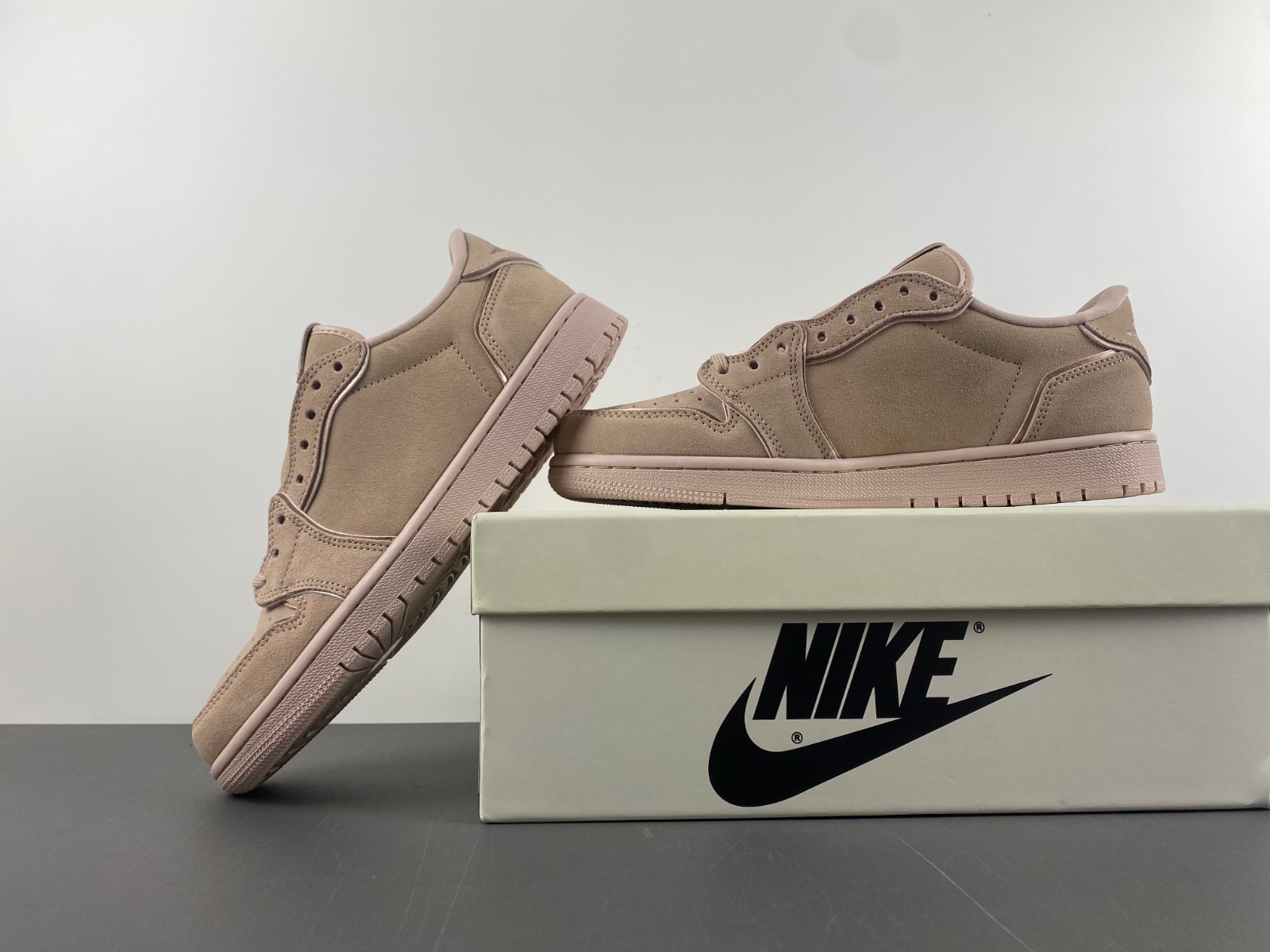 Travis Scott x Air Jordan 1 Low AO1935-204