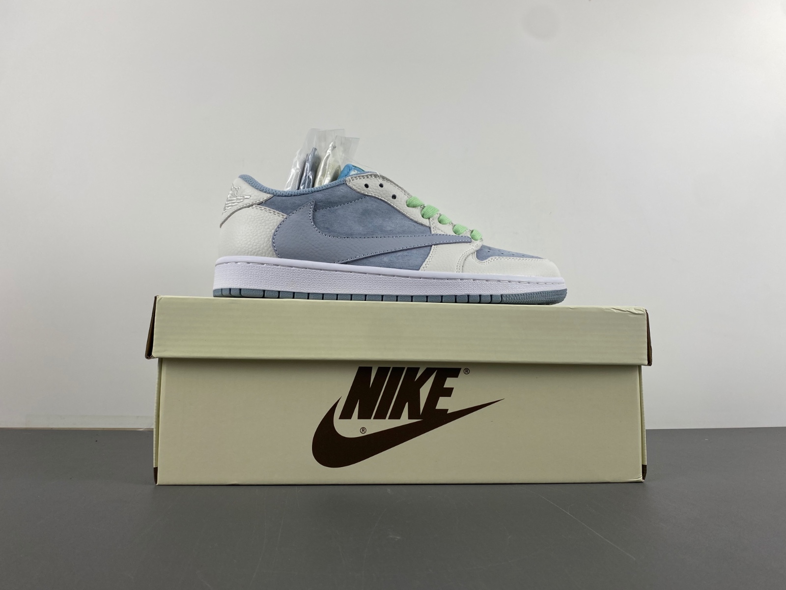 Travis Scott x Air Jordan 1 Low DM7866-888