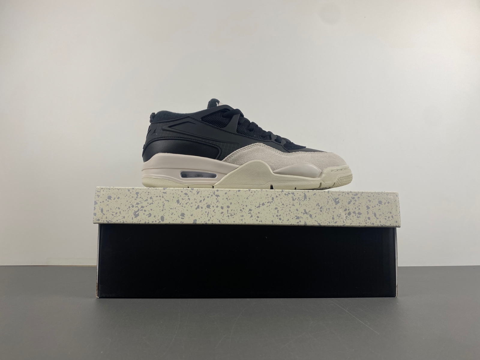 Air Jordan 4 RM “Black/Light Bone”