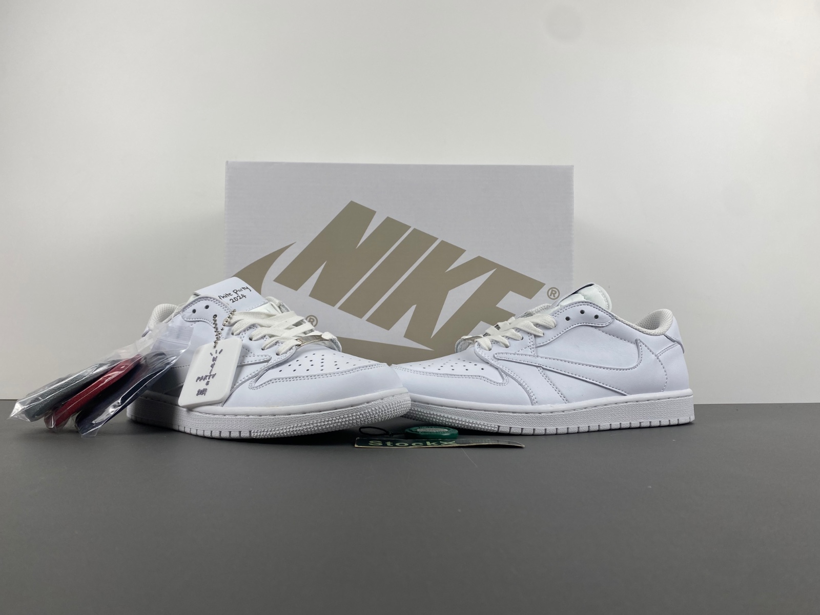 Travis Scott x Air Jordan 1 low DM7866-292