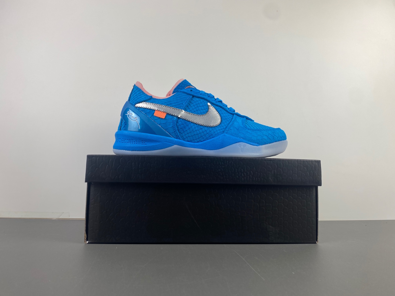 Nike Kobe 8 ZK 8  555035-304