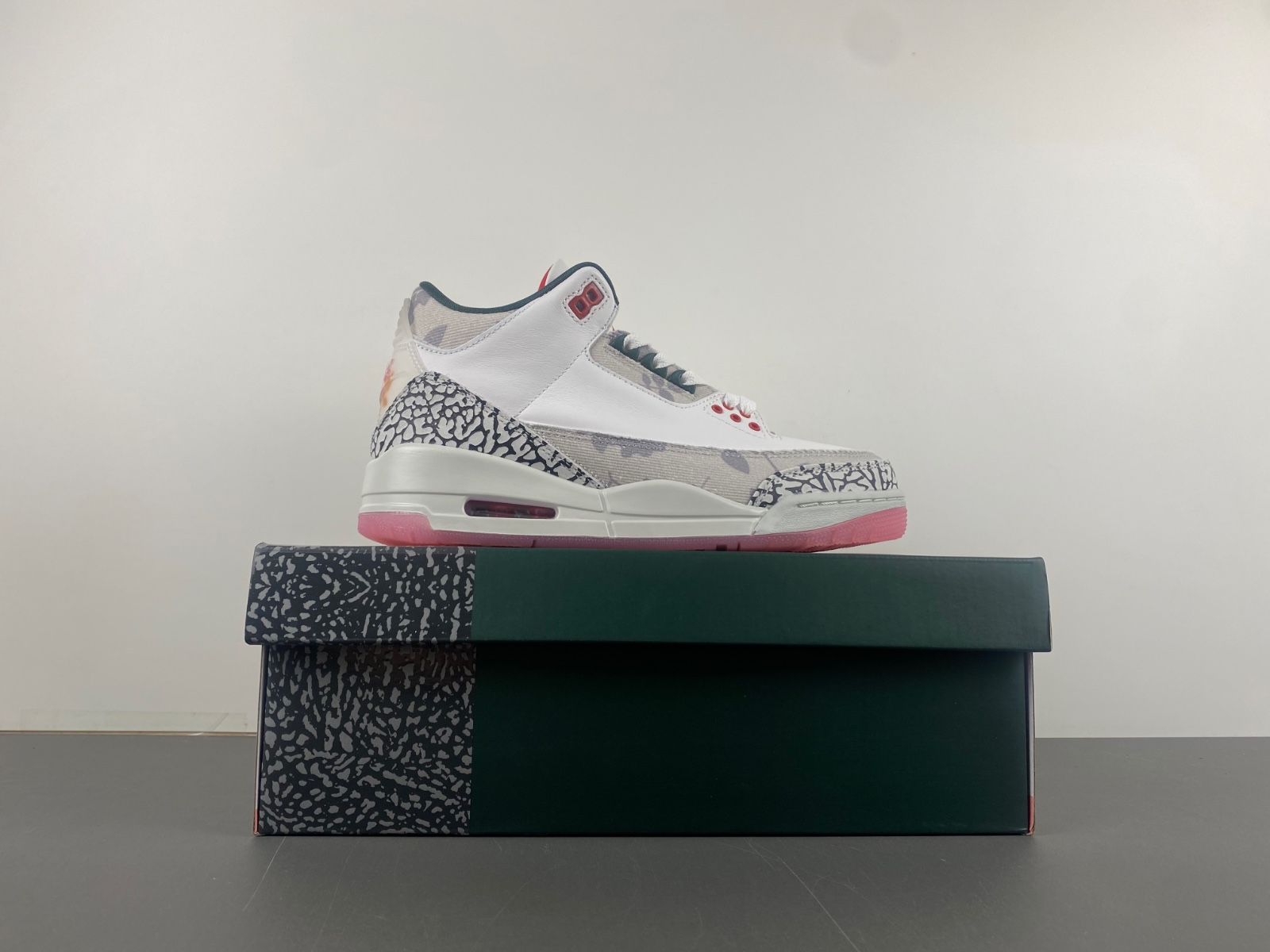 Air Jordan 3 Retro Wings HM6993-100