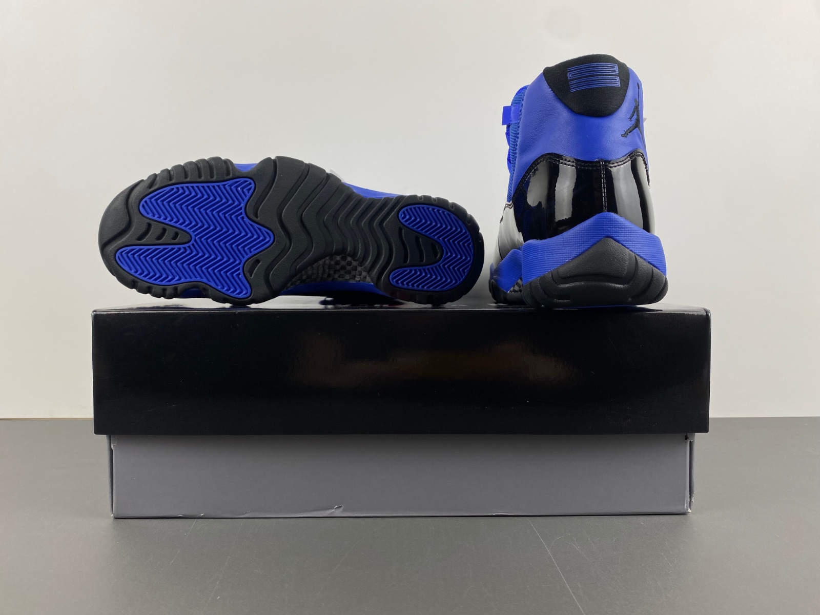 Air Jordan 11  CT8012-400