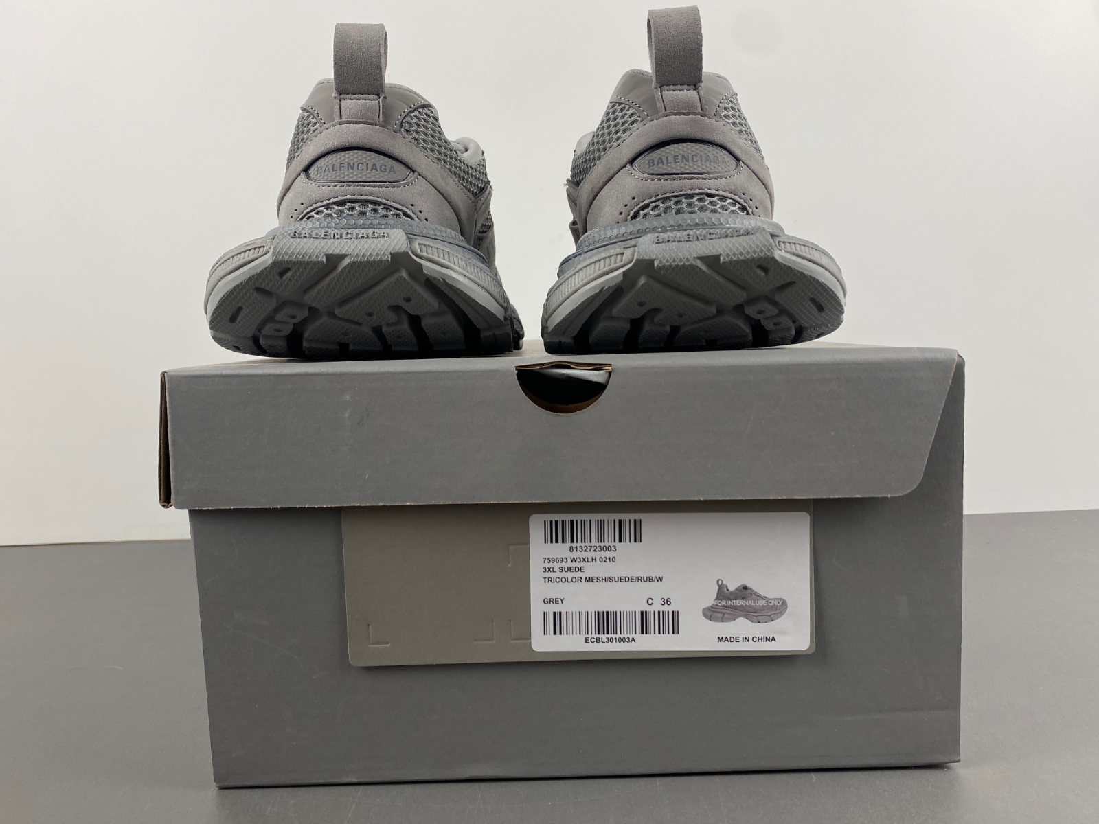 Balenciaga 3XL 230  759693 W3XLH 0210