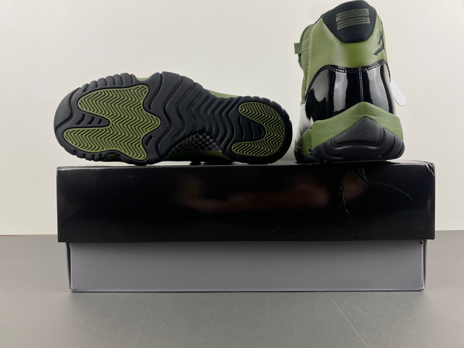 Air Jordan 11  CT8012-300