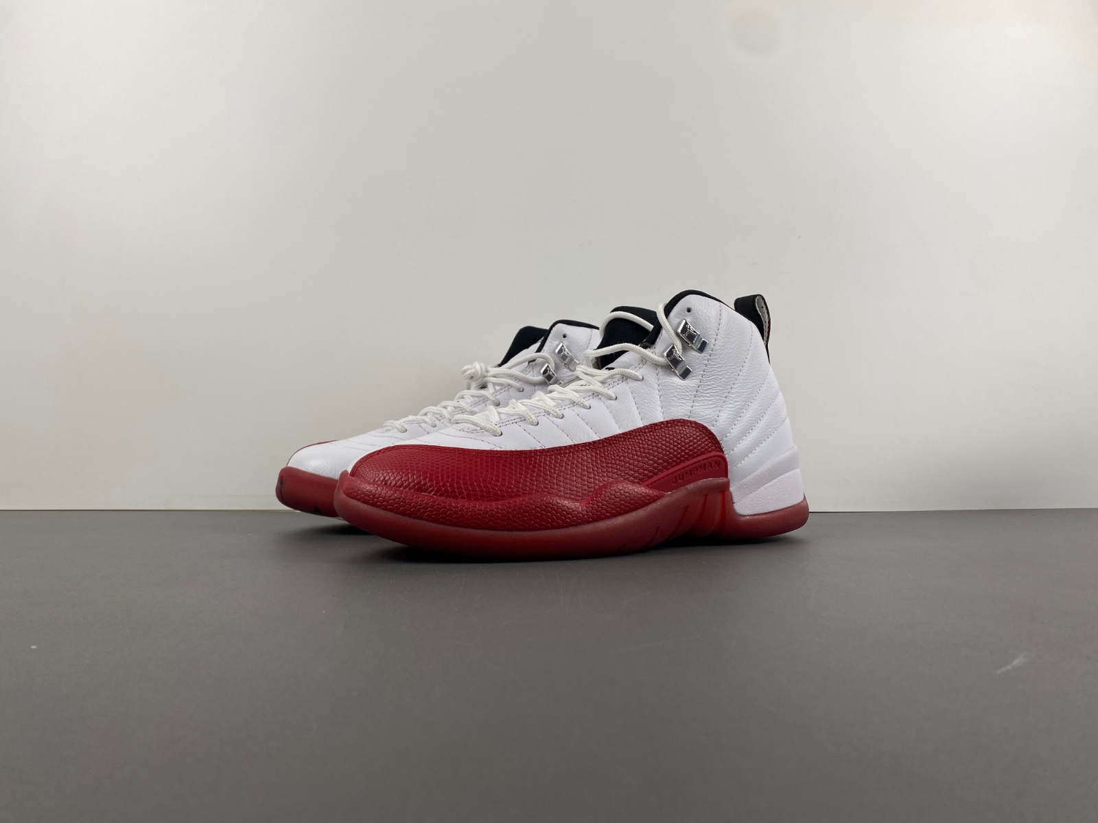 Air Jordan 12 “Cherry”CT8013-116.