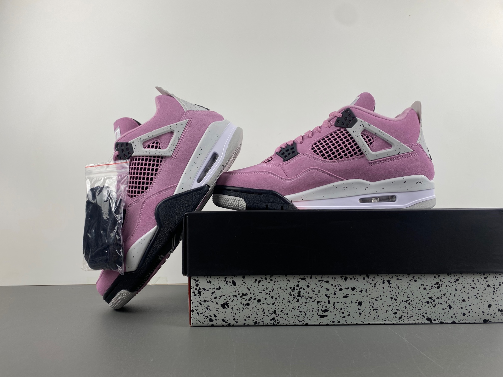 Air Jordan 4 WMNS “Orchid”  AQ9129-501