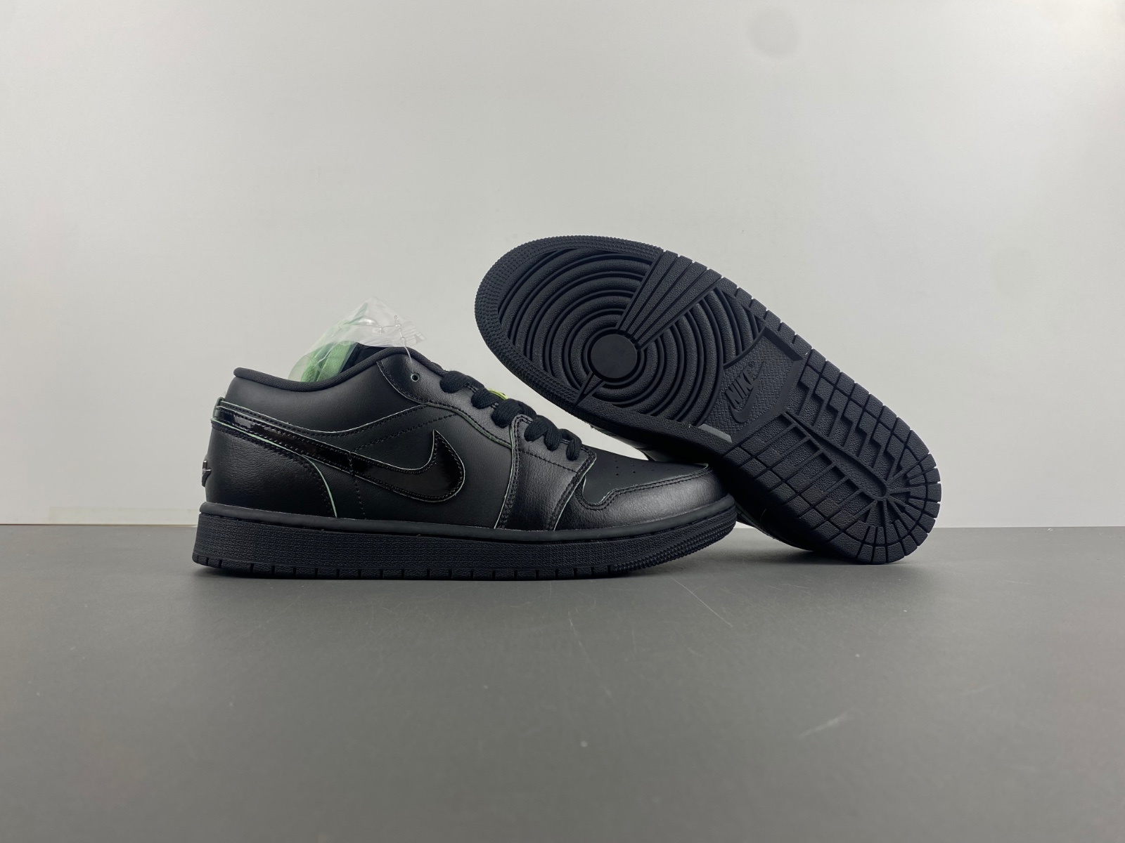 Air Jordan 1 Low  HM3690-001