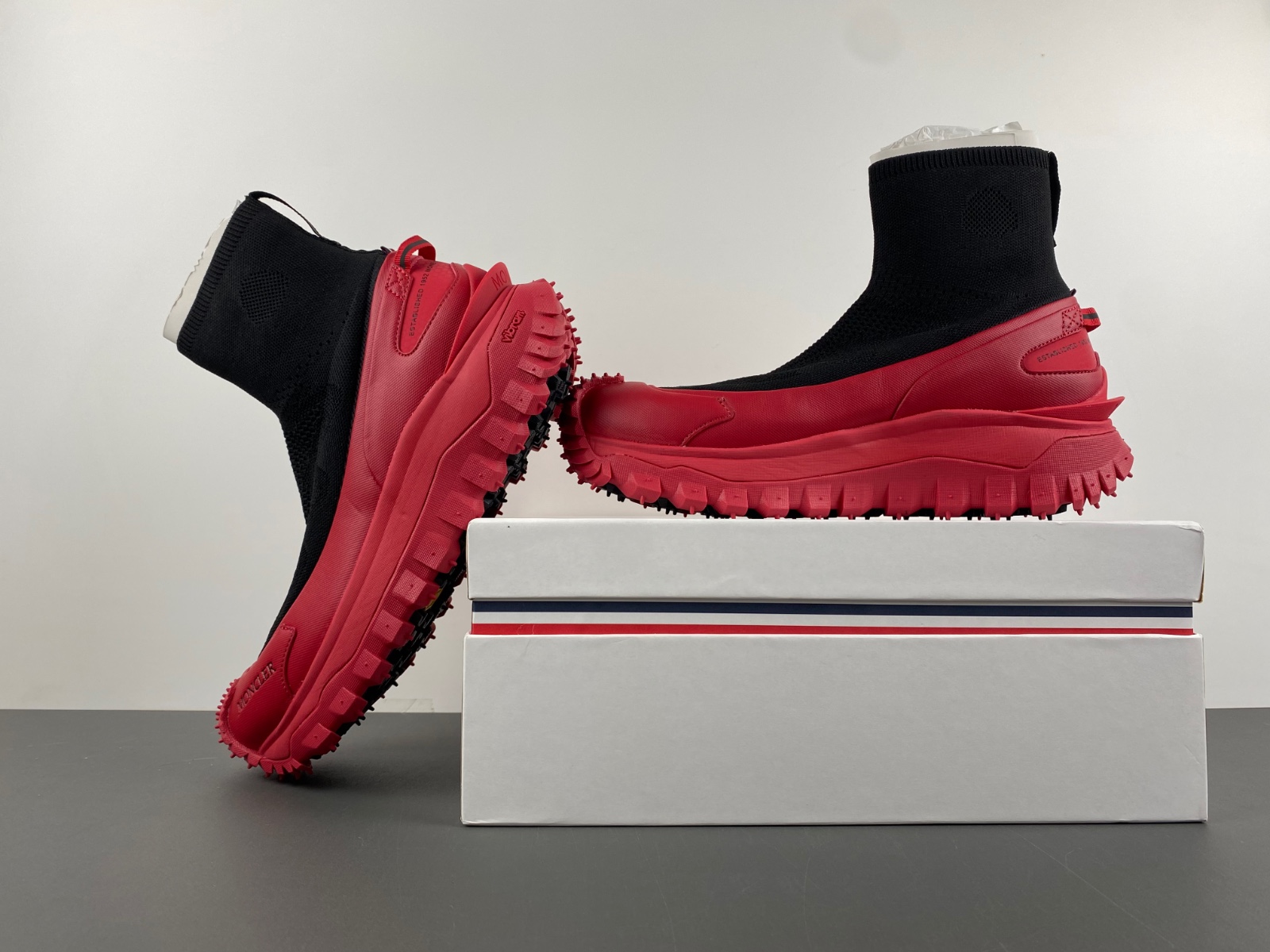 Moncler Trailgrip Black red