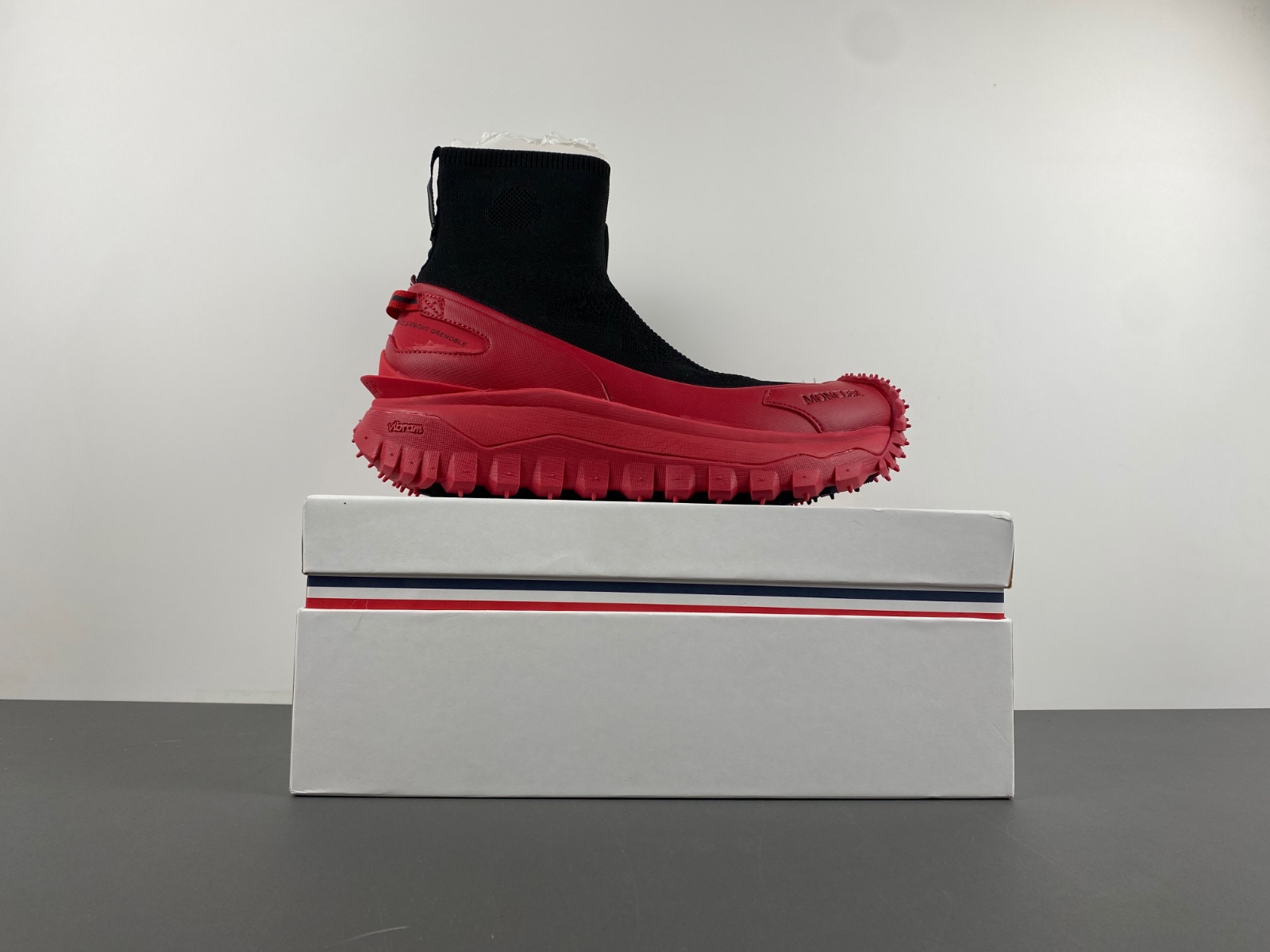 Moncler Trailgrip Black red