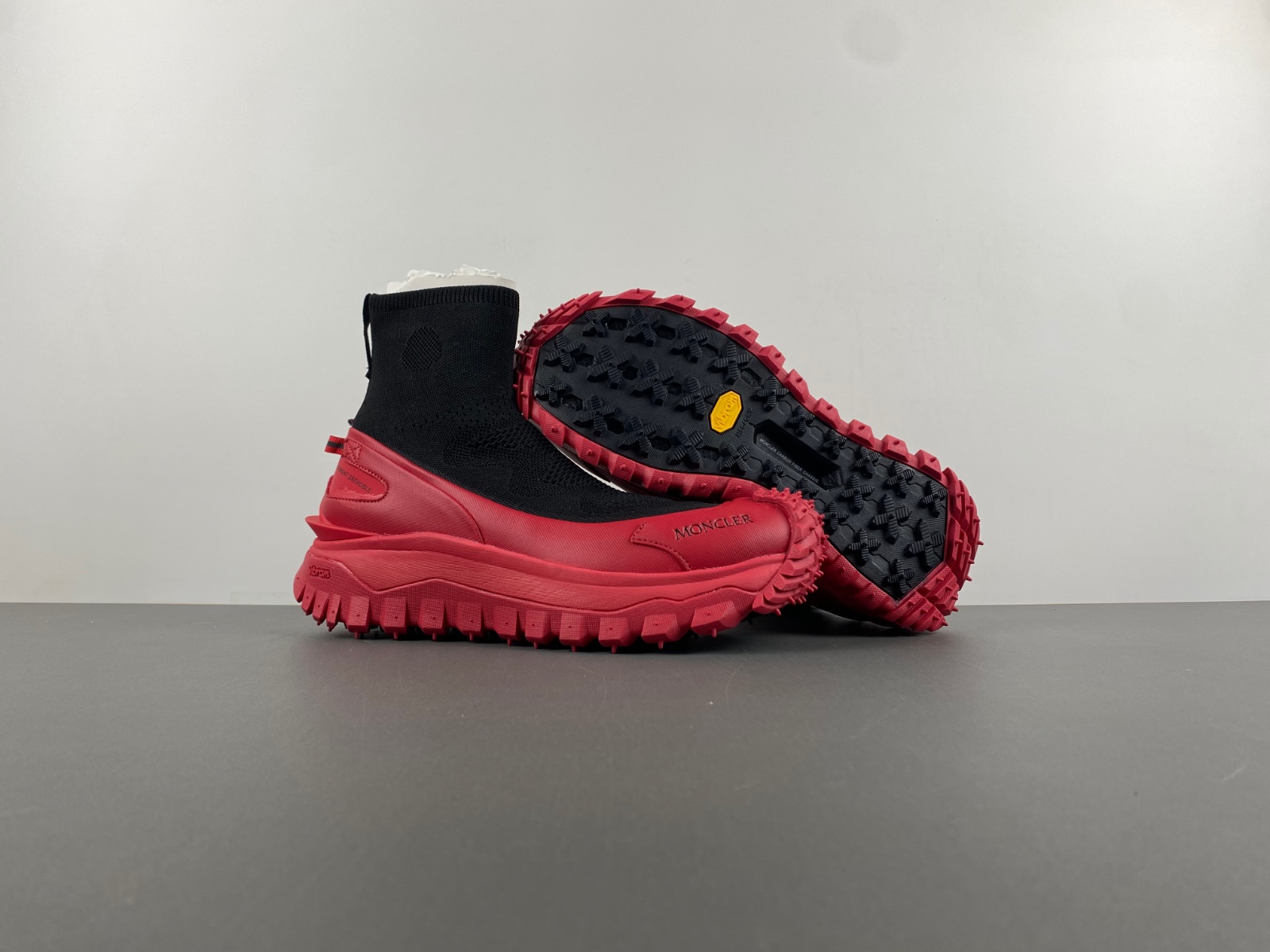 Moncler Trailgrip Black red