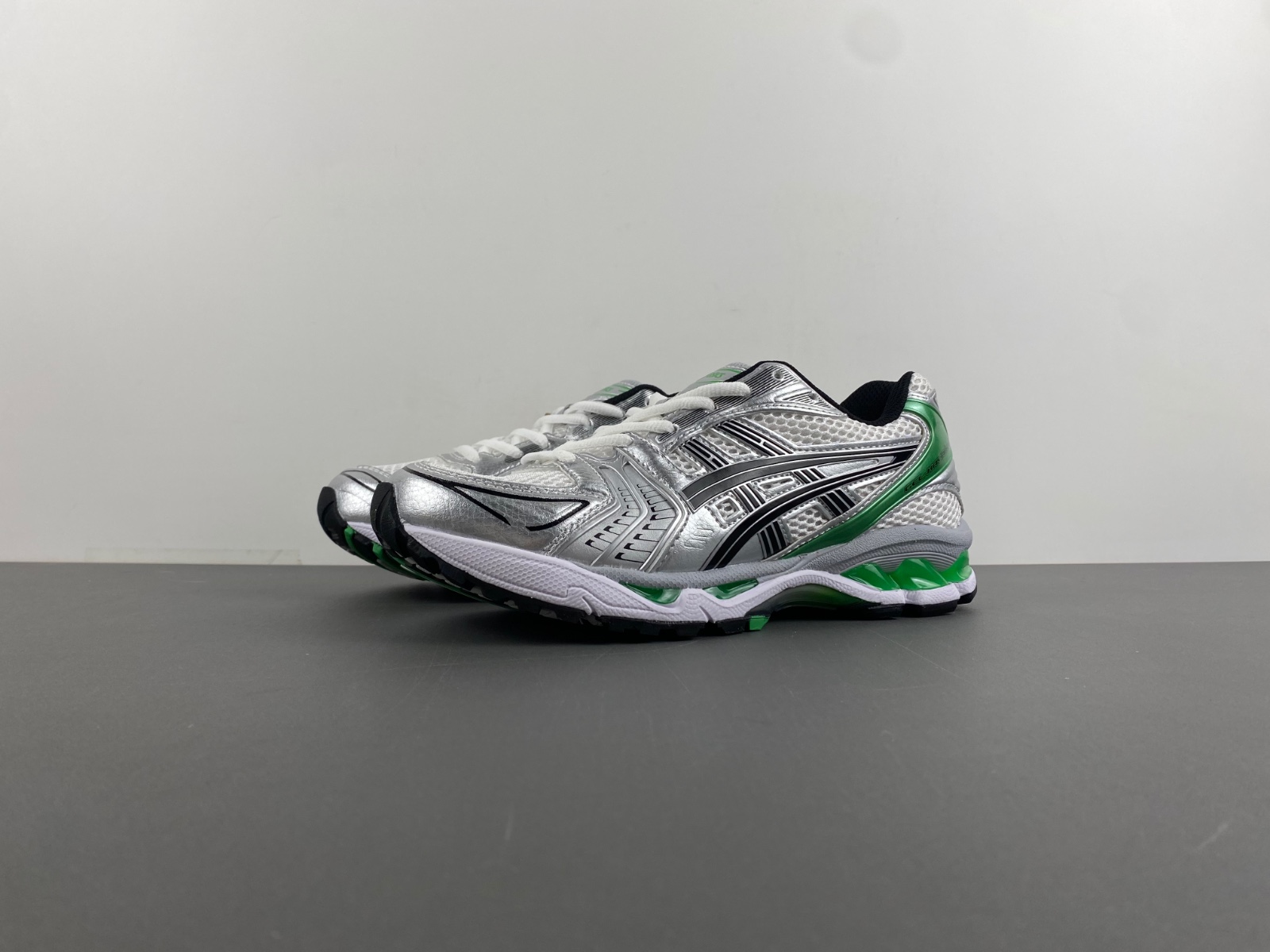 As*ic*s gel-kayano 14 1201a019-110