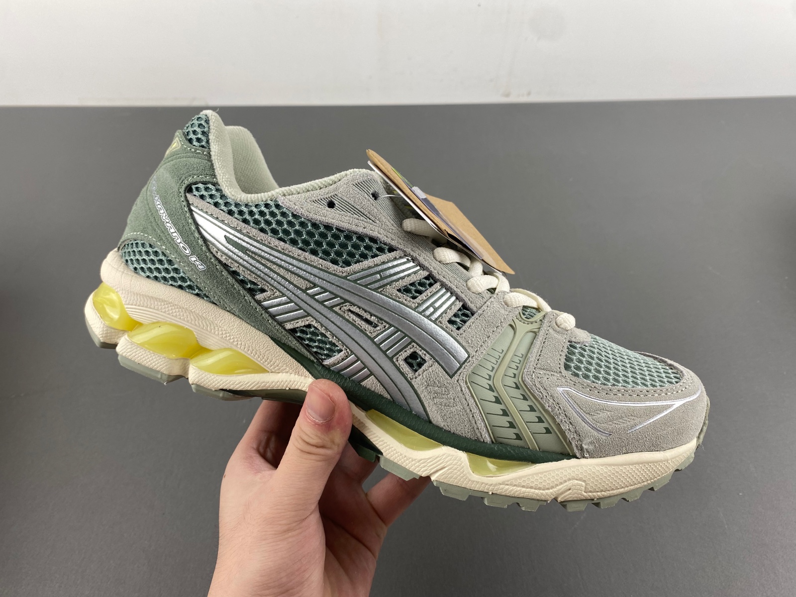 As*ic*s gel-kayano 14   1201a161-301