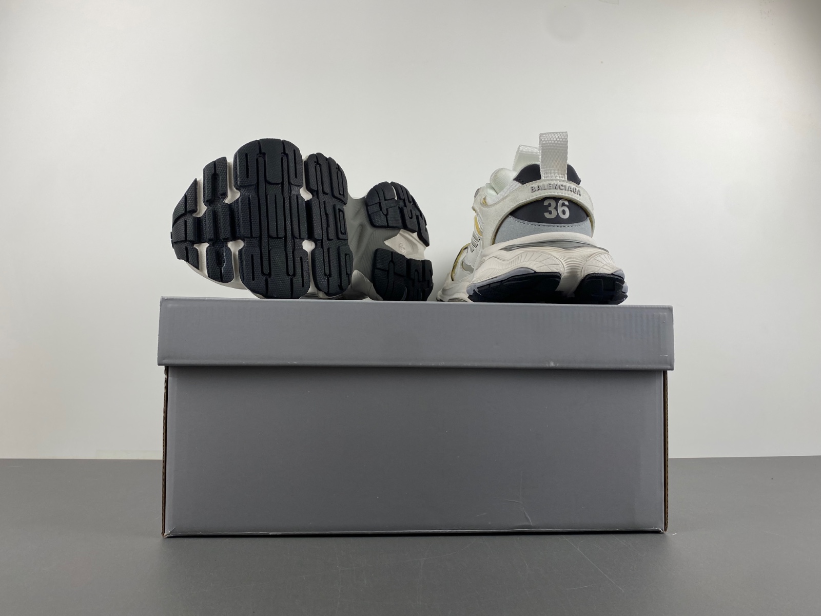 Balenciaga 785756 W2MV1 1170