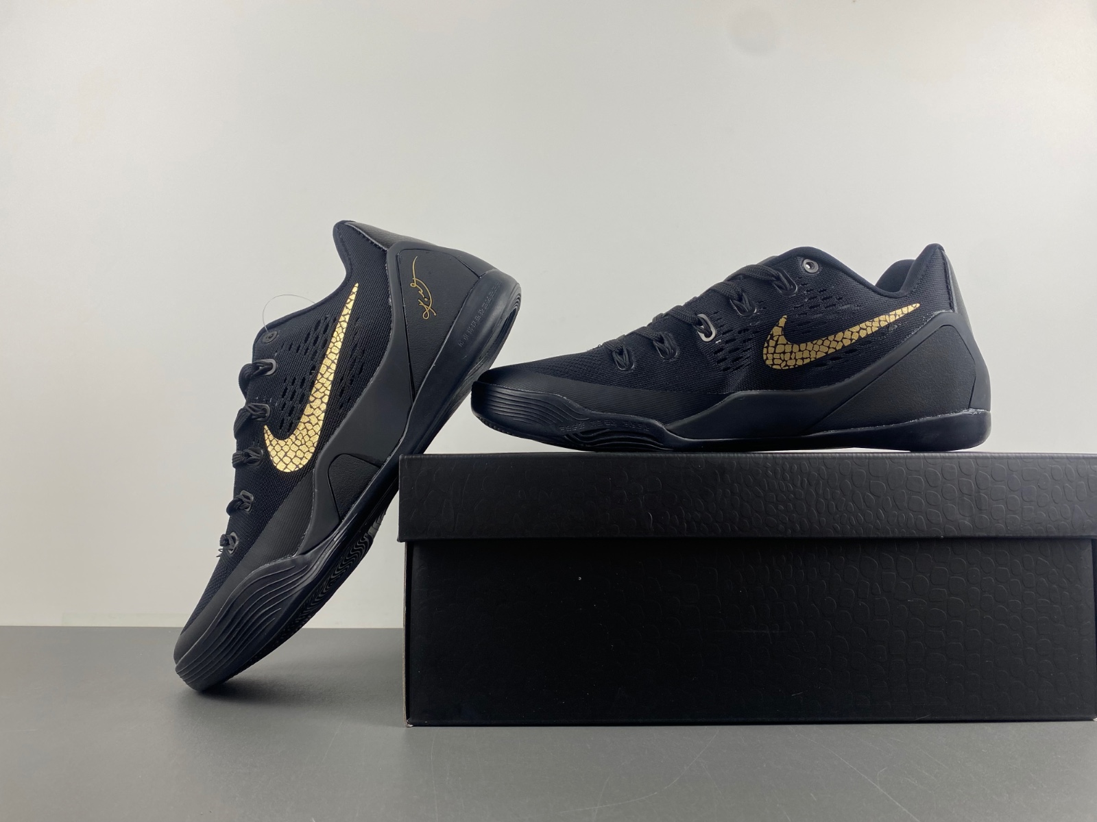 Nike Kobe 9 EM Low 646701-701