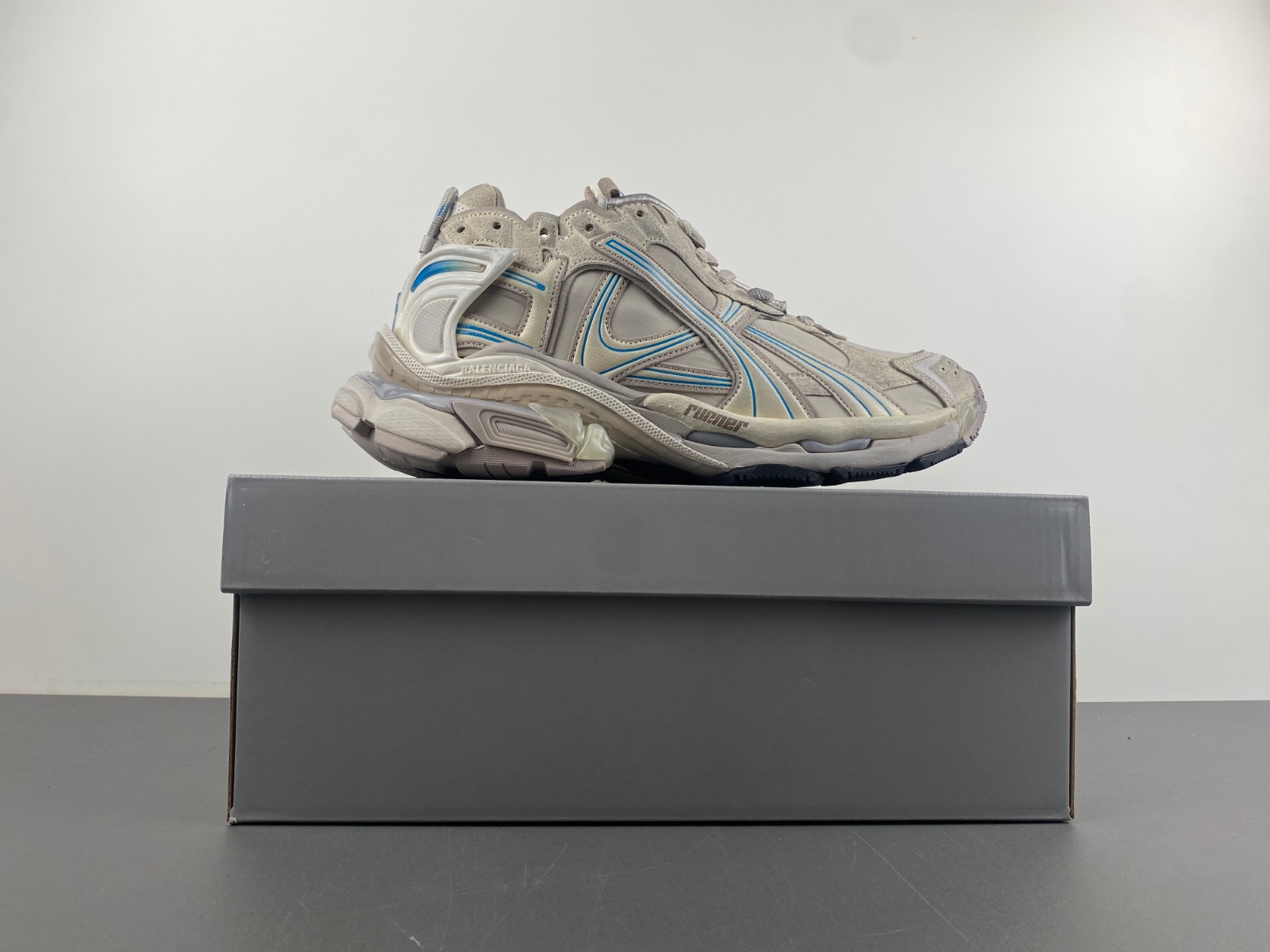 Balenciaga/ 772774-W3RNY-2240