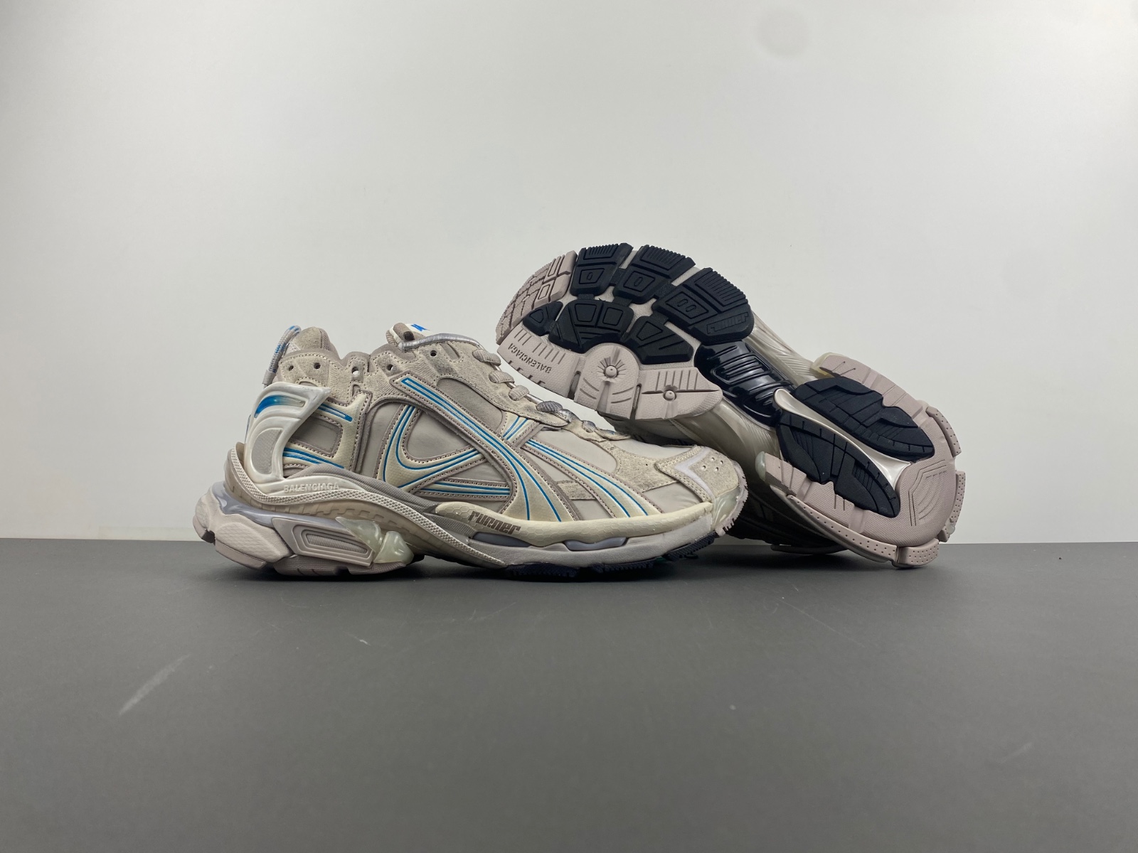 Balenciaga/ 772774-W3RNY-2240