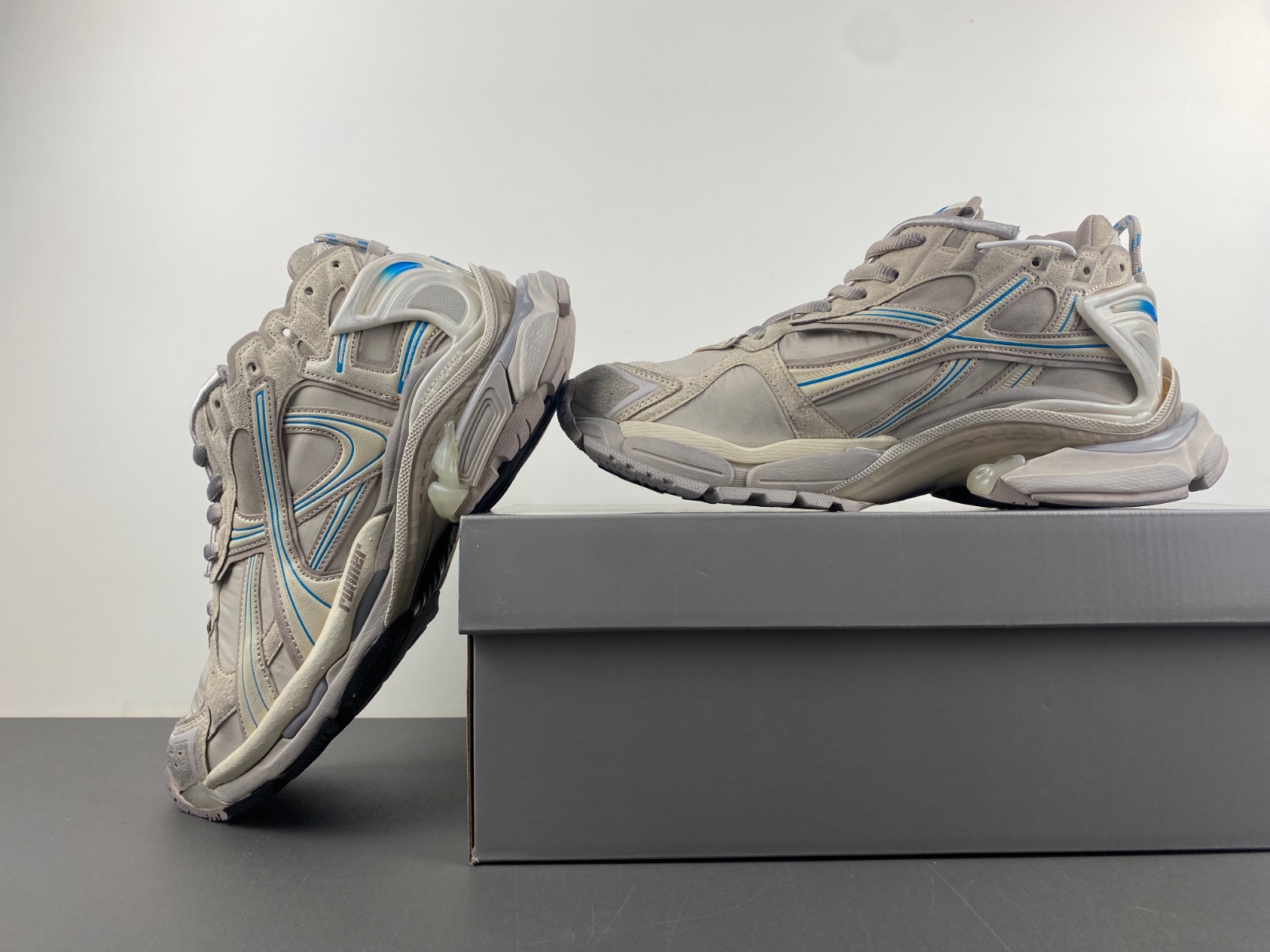 Balenciaga/ 772774-W3RNY-2240