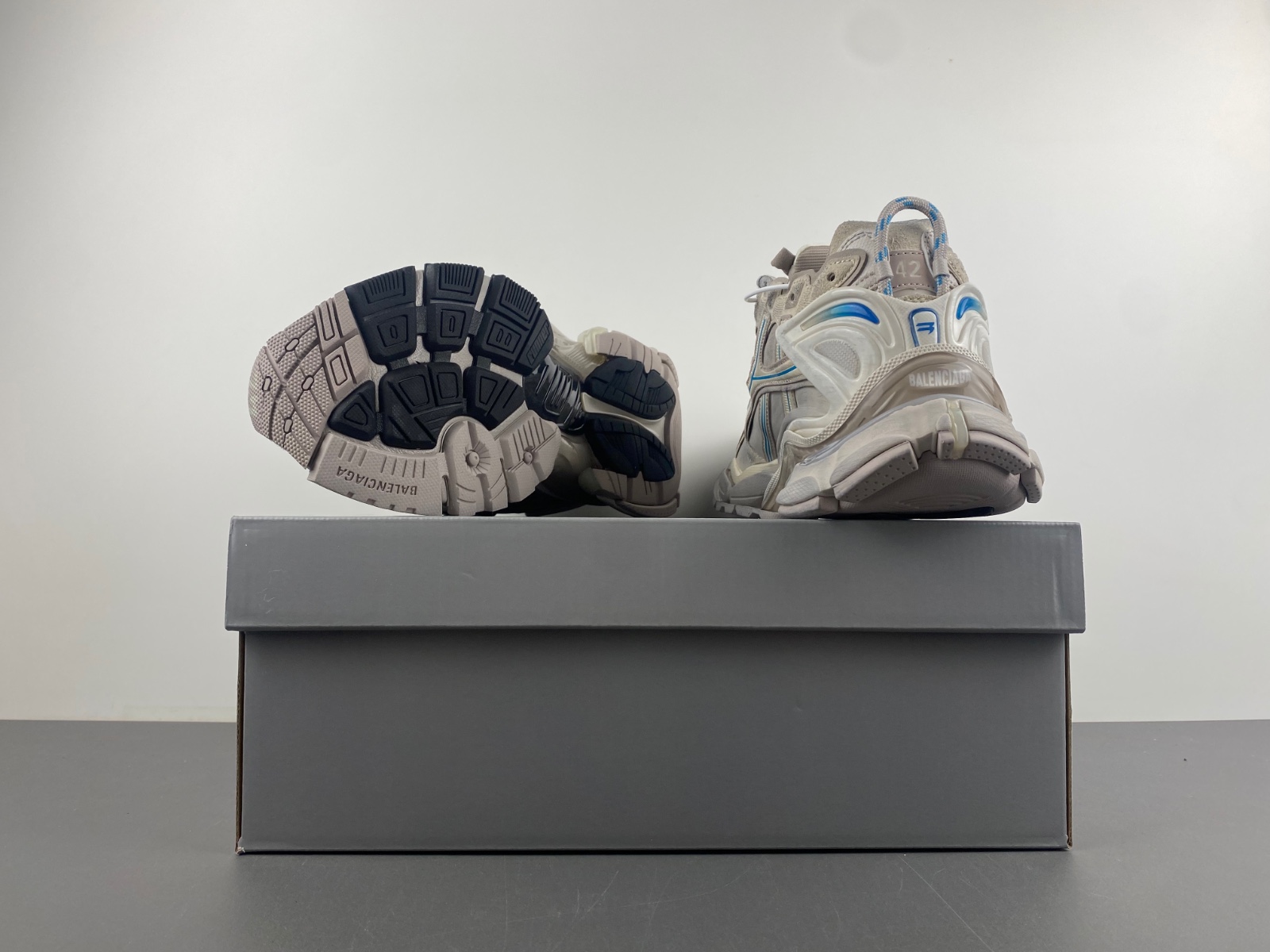 Balenciaga/ 772774-W3RNY-2240