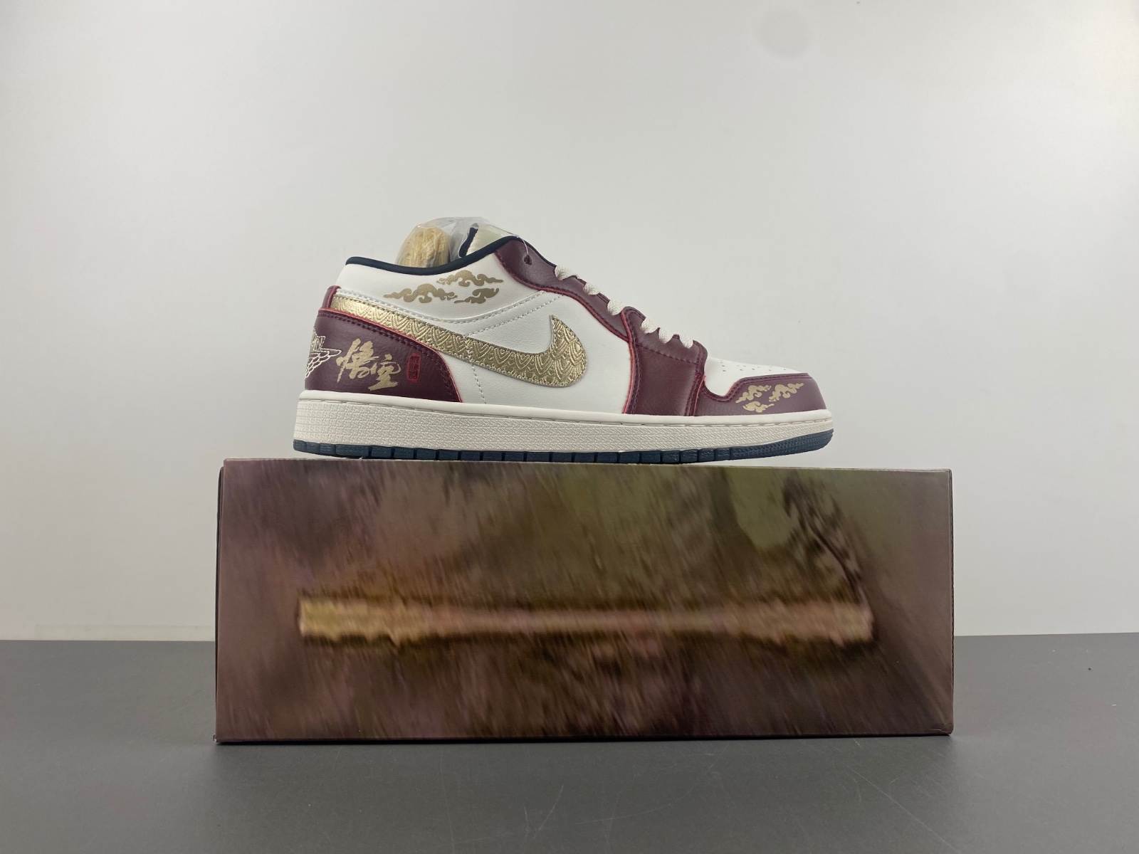 Air Jordan 1 Low SE “Year of the Dragon  FJ5735-100