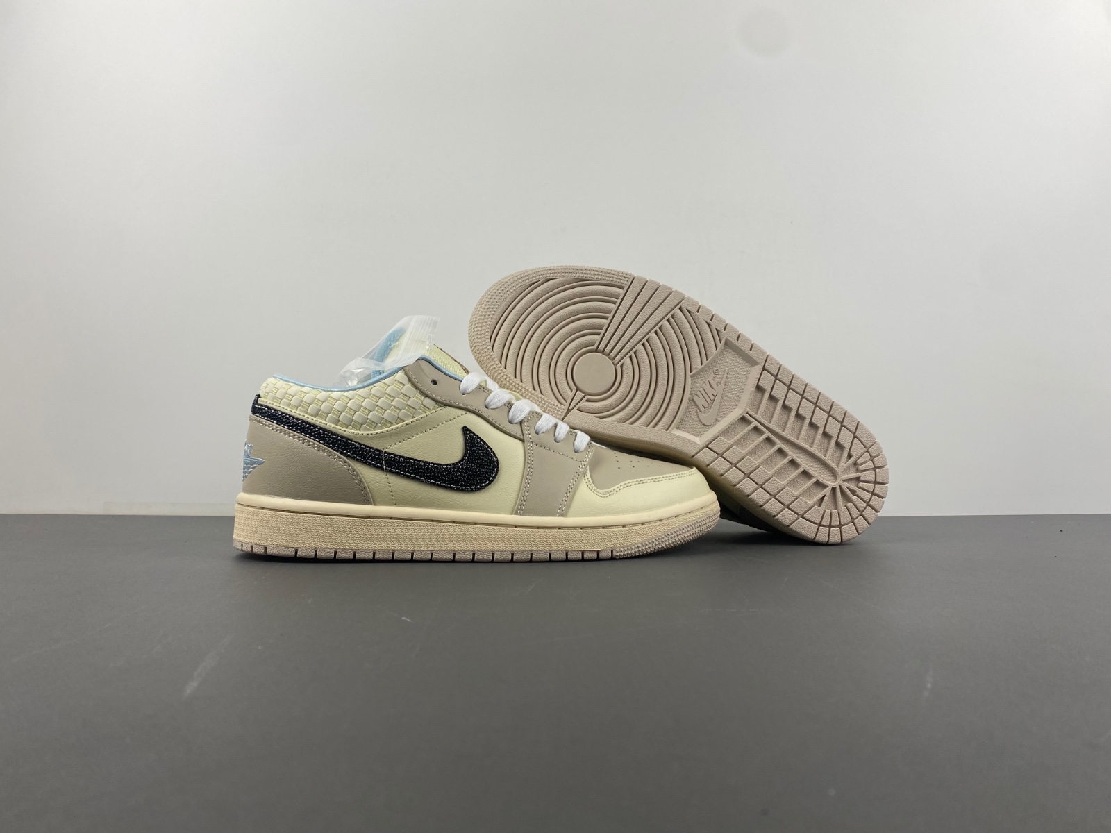 Air Jordan 1 Low HQ3440-101