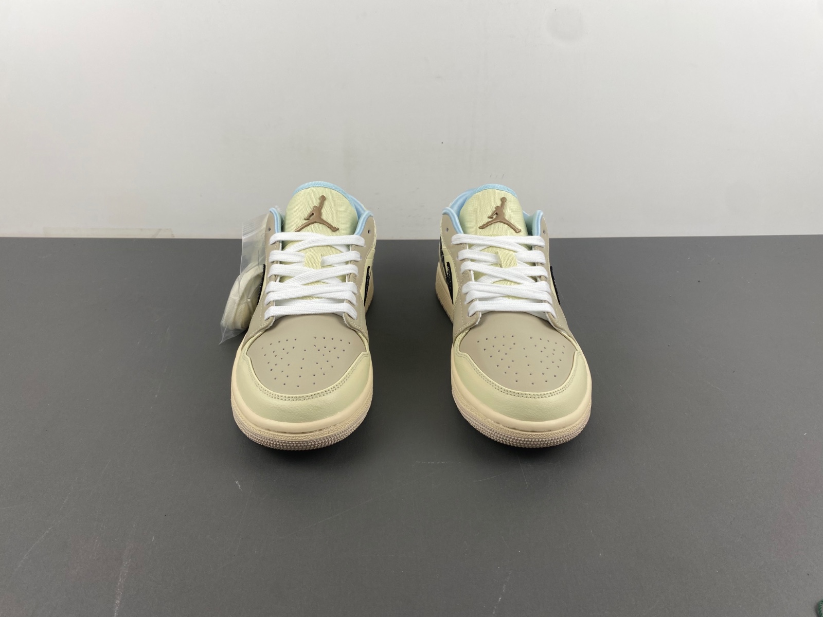 Air Jordan 1 Low HQ3440-101