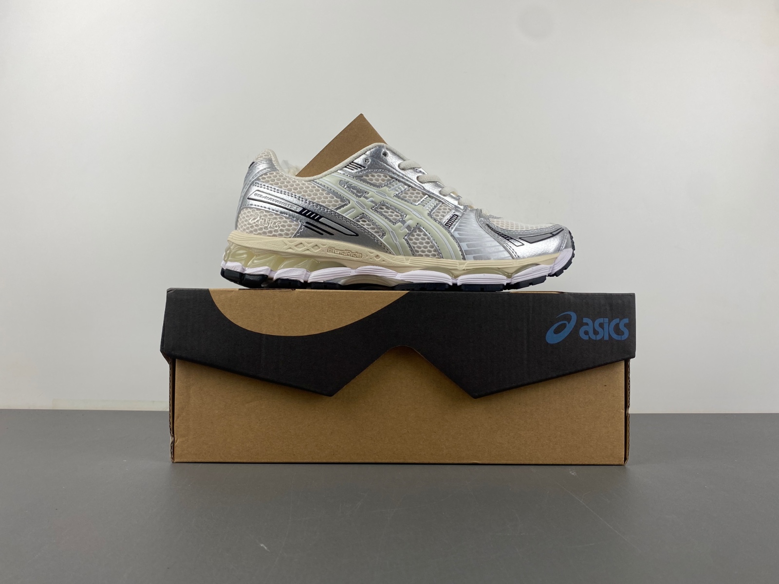 Ronnie Fieg x Asics gel-kayano 12.1 1203a555-100