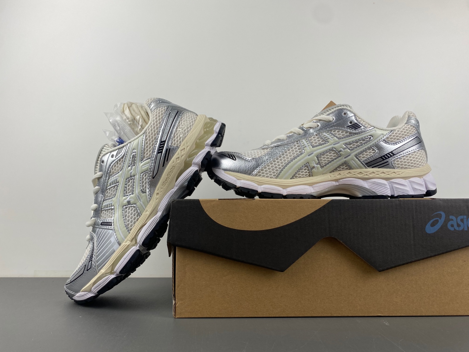 Ronnie Fieg x Asics gel-kayano 12.1 1203a555-100
