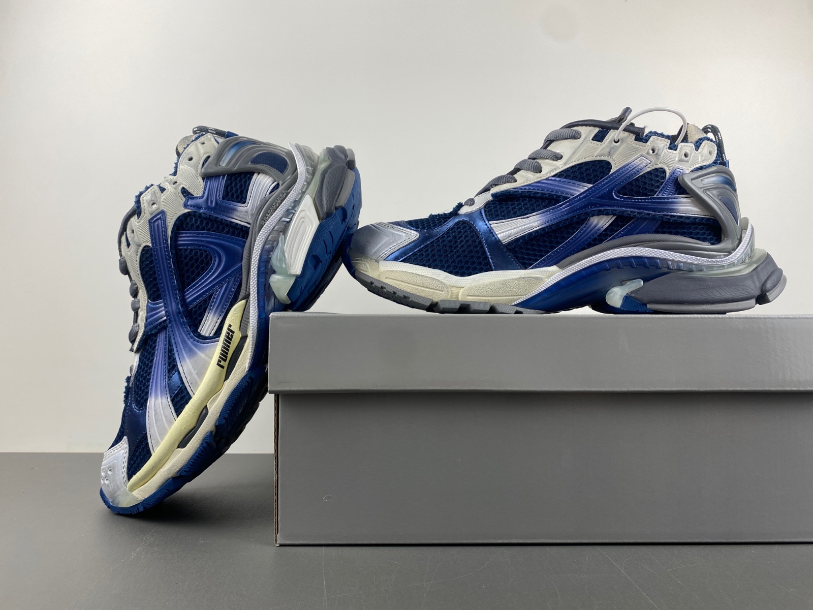 Balenciaga 772774-WRUNG -2410