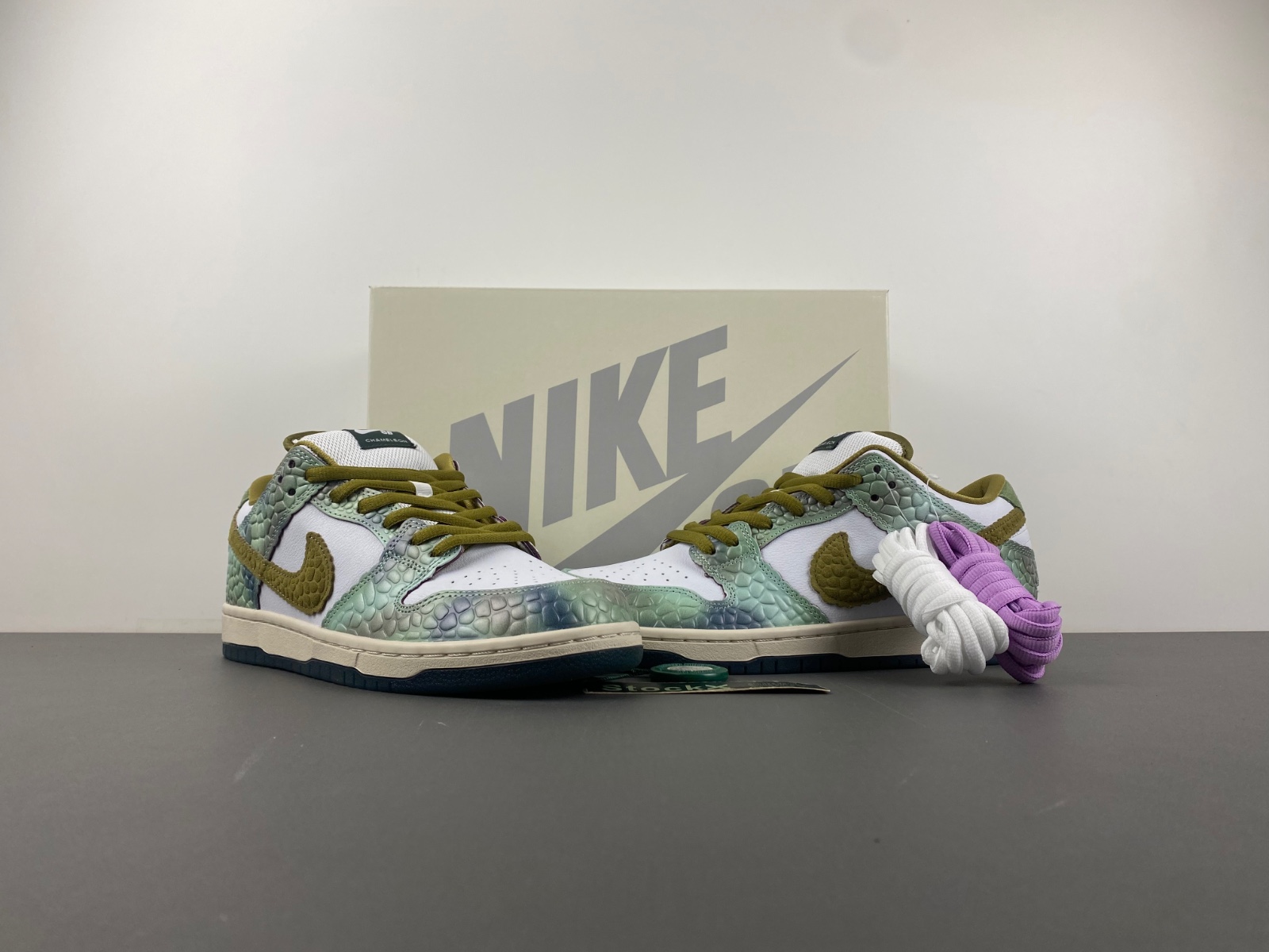 Nike SB Dunk Low Alexis Sablone Chameleon HJ3386-300