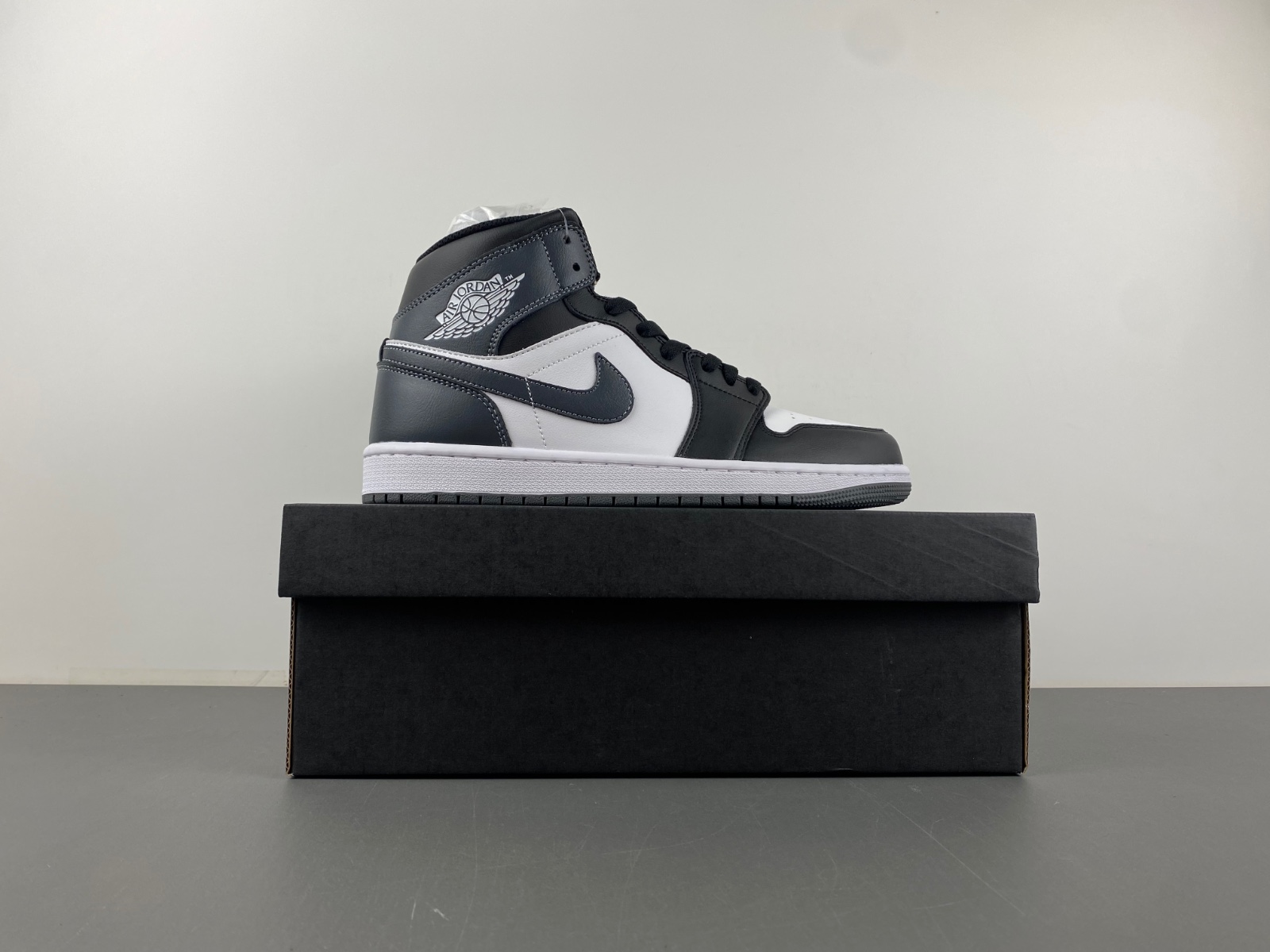 Wmns Jordan 1 Mid 