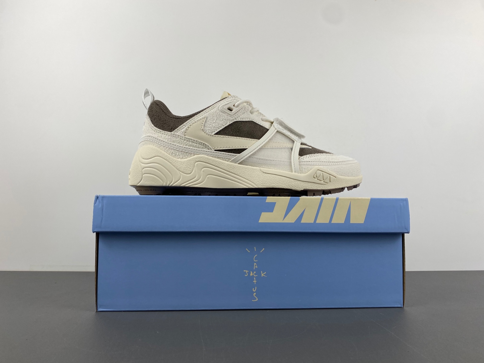 Nike Zoom Field Jaxx SP Travis Scott Sail HQ3061-102