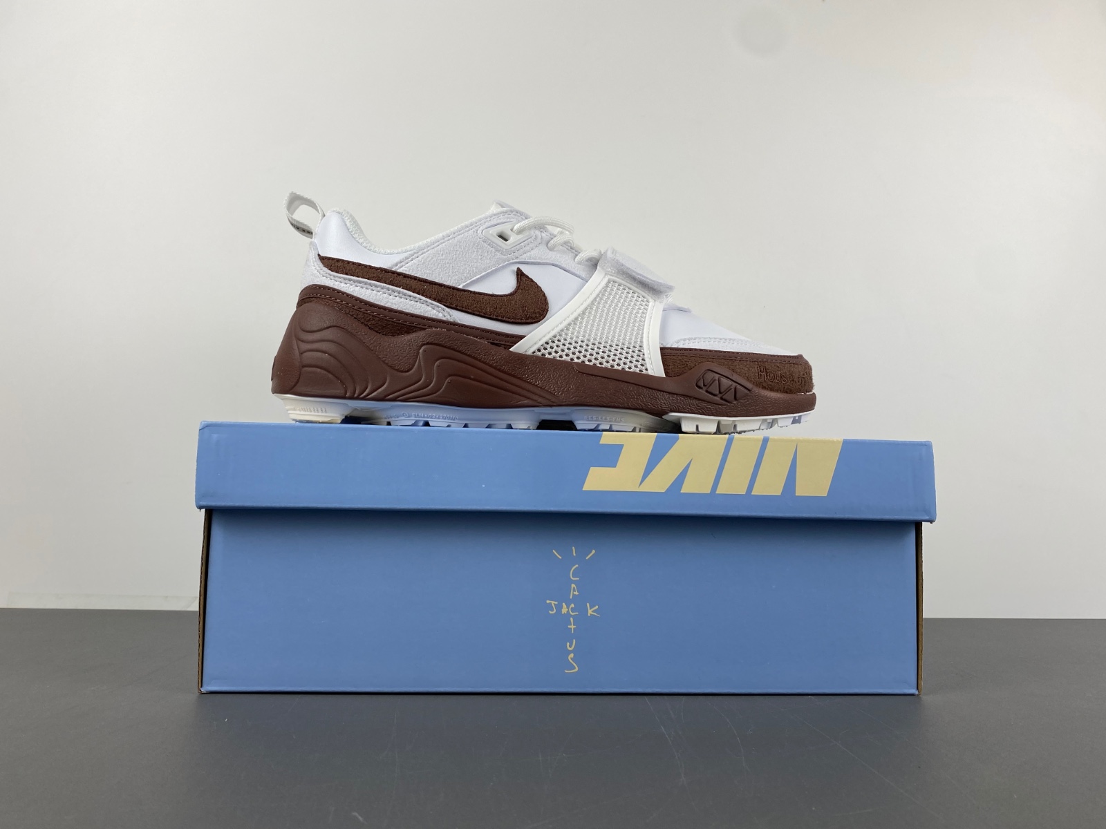 Nike Travis Scott x Nike Zoom Field Jaxx HQ3073-100