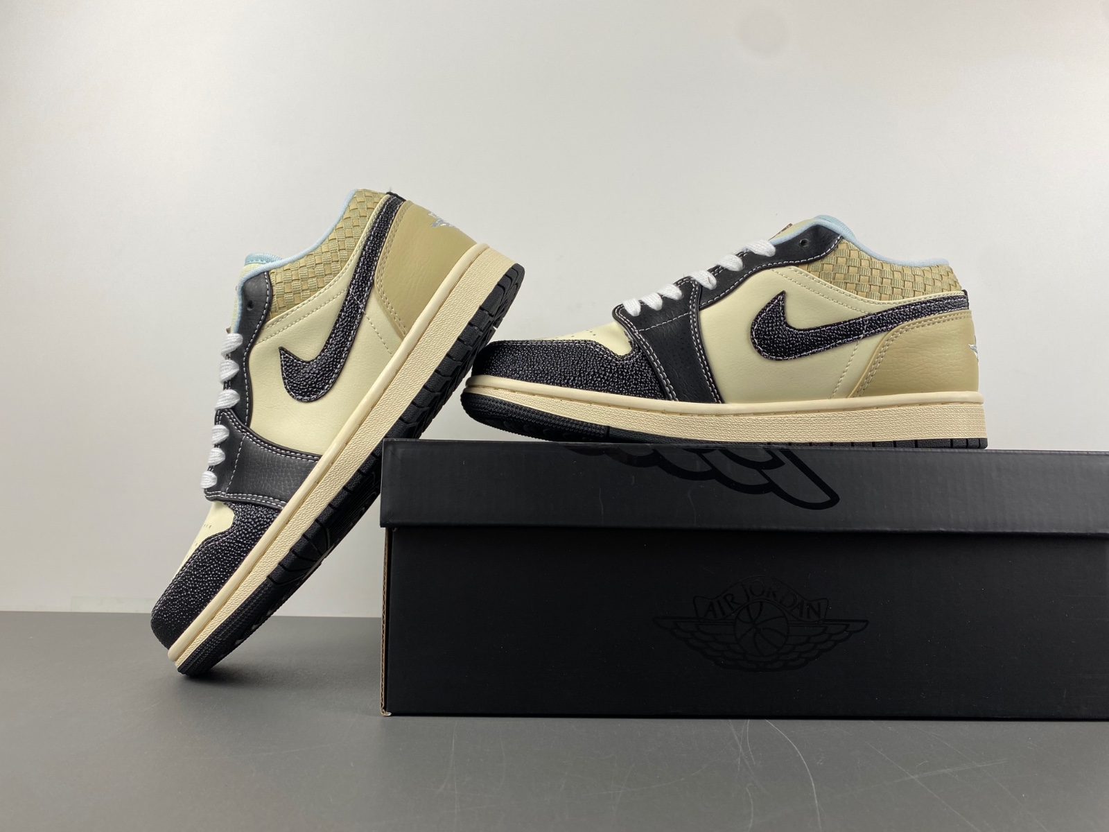 Air Jordan 1 Low HQ3437-101