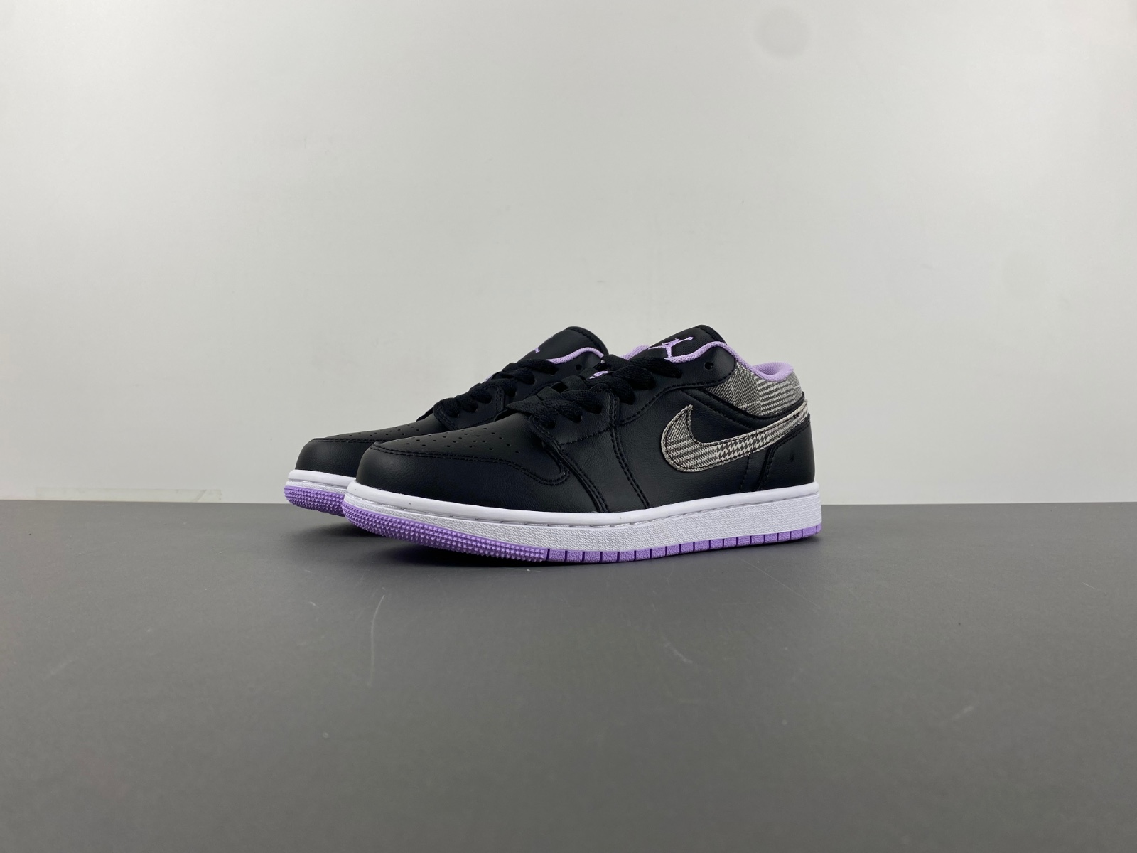 Air Jordan 1 Low Houndstooth DH0570-015