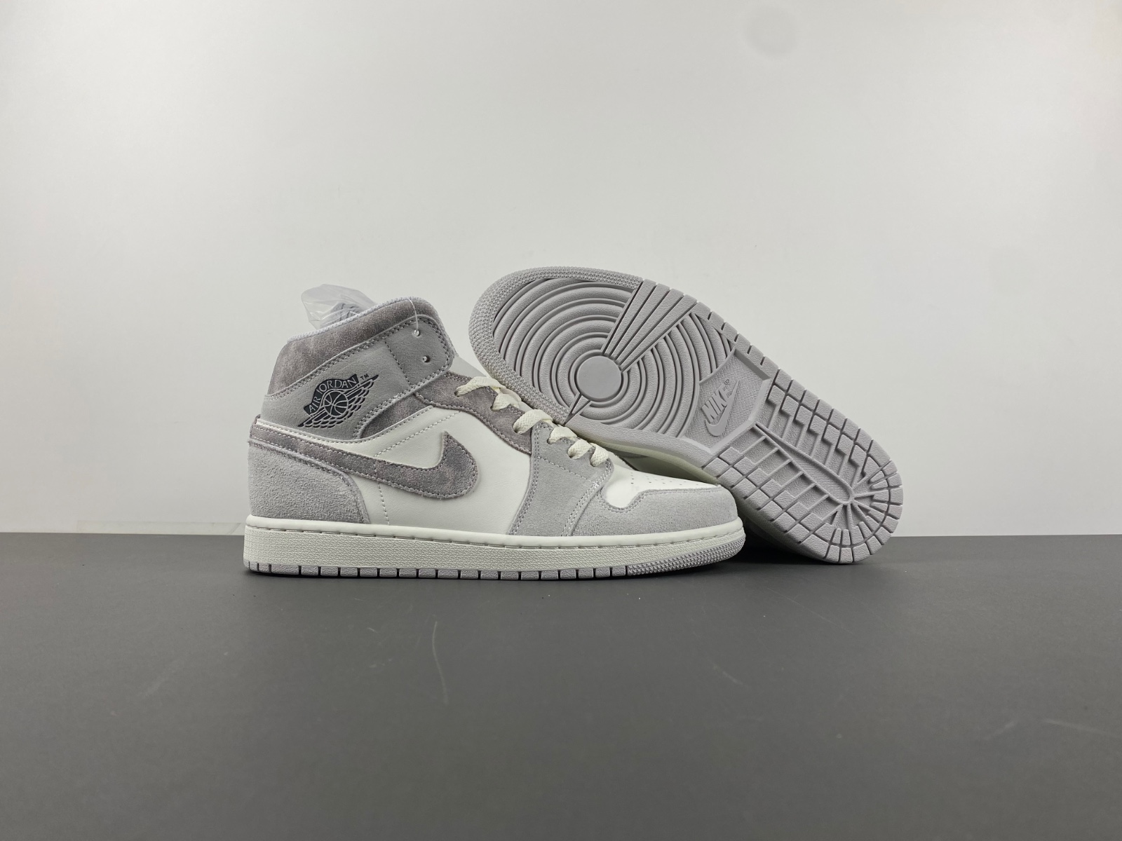 Wmns Jordan 1 Mid  FQ7720-002