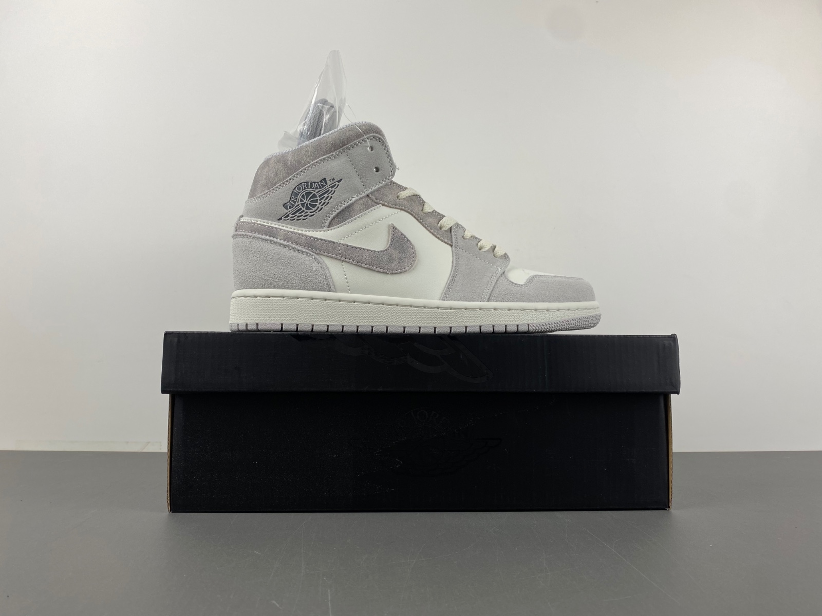 Wmns Jordan 1 Mid  FQ7720-002