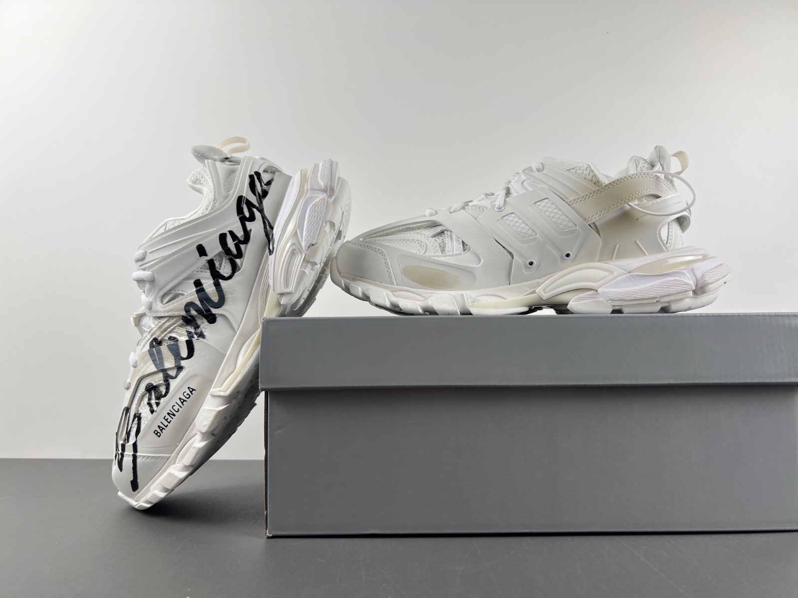 Balenciaga 3.0 542023 WTRHW 9010