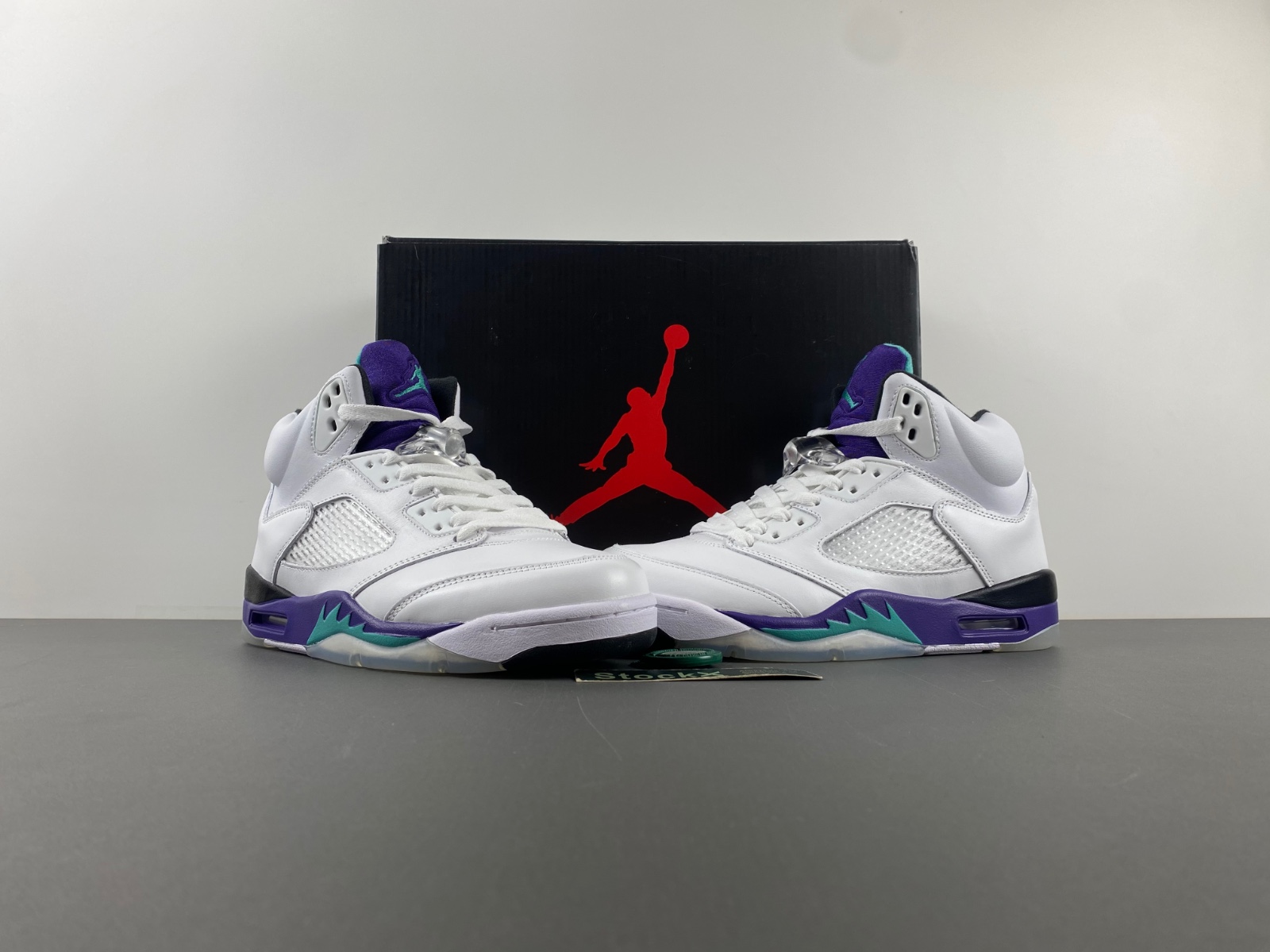 r Jordan 5 Retro ''Grape''  136027-108