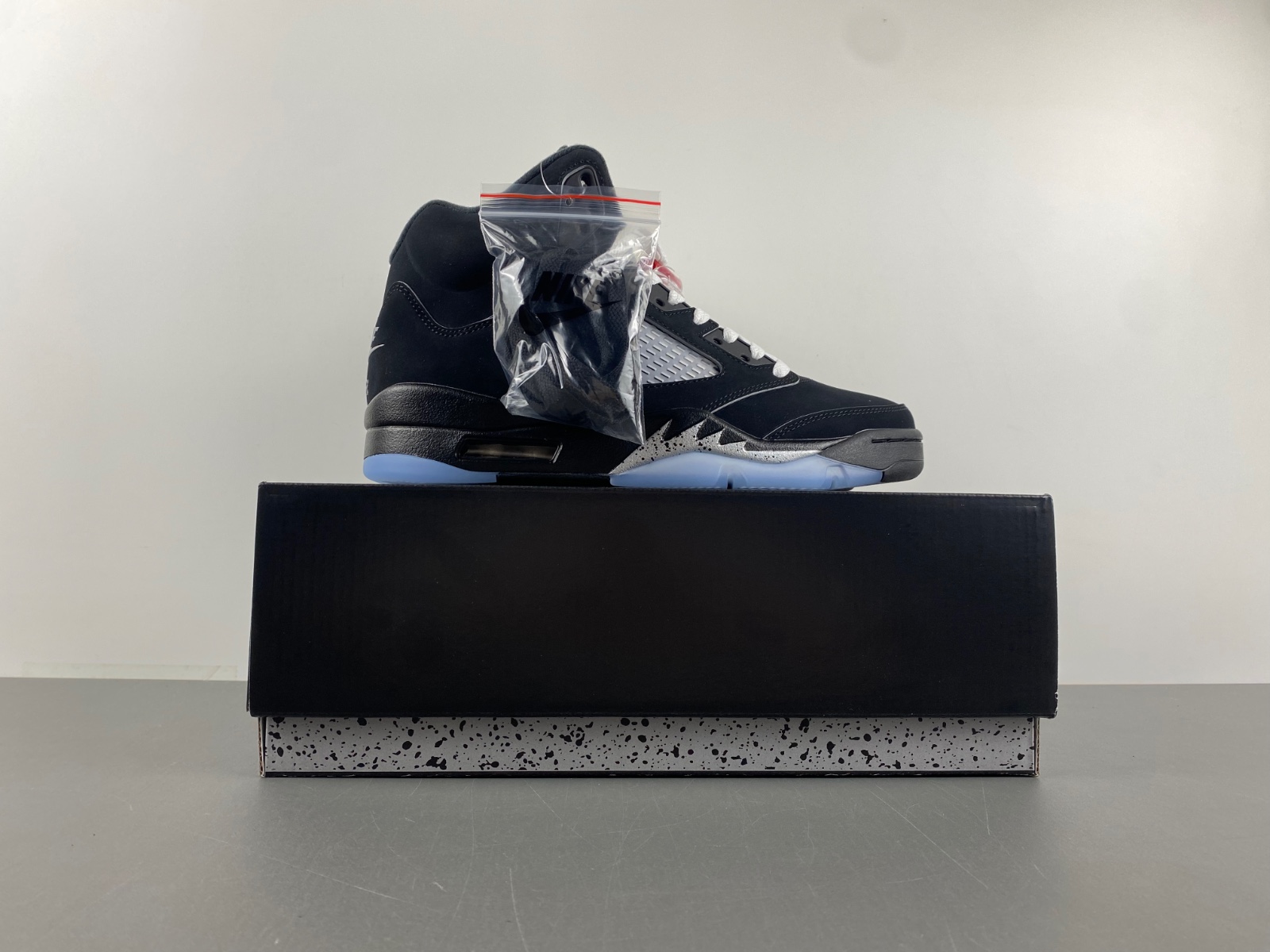 Air Jordan 5 “Black Metallic Reimagined HF3975-001