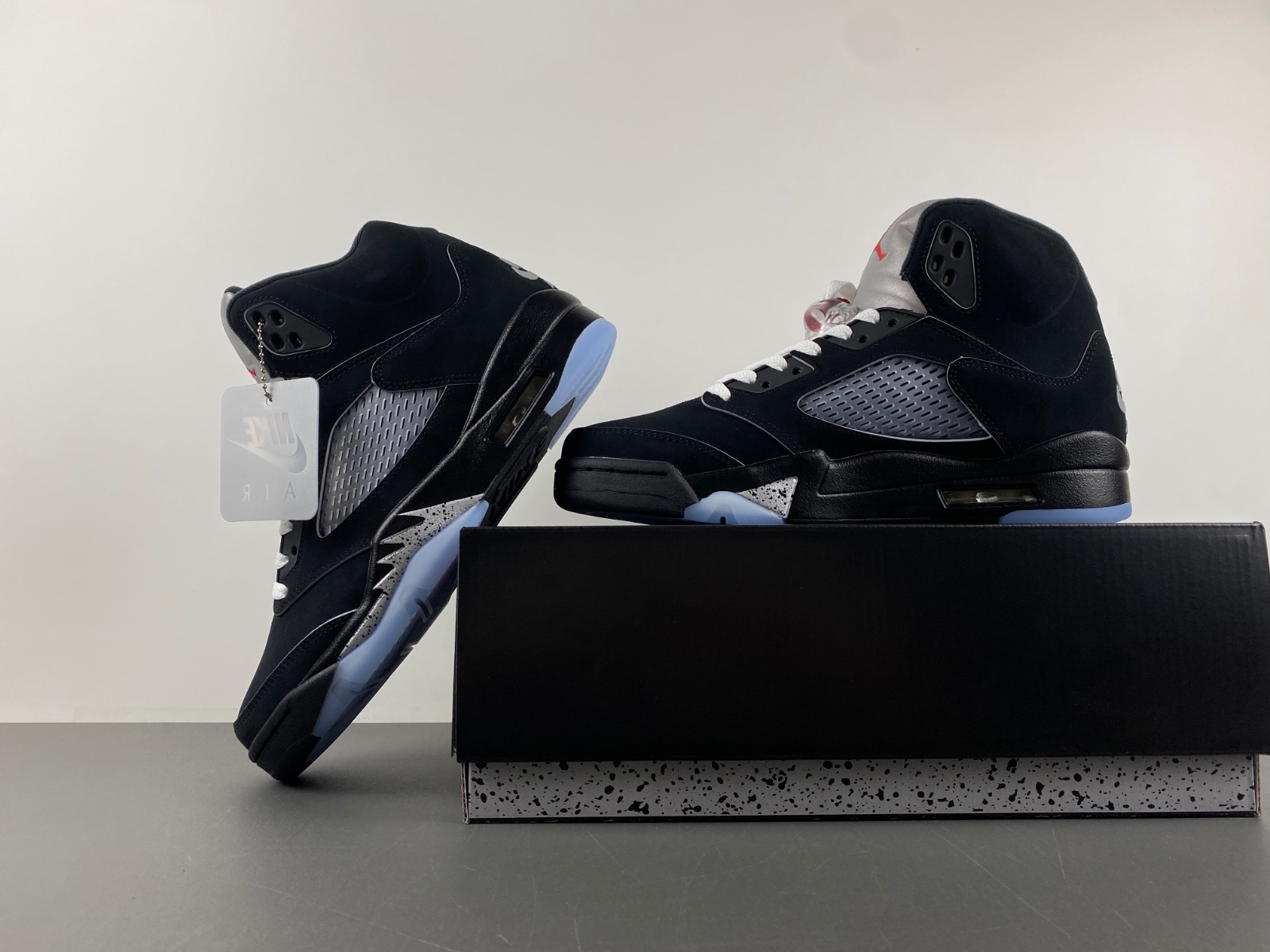 Air Jordan 5 “Black Metallic Reimagined HF3975-001