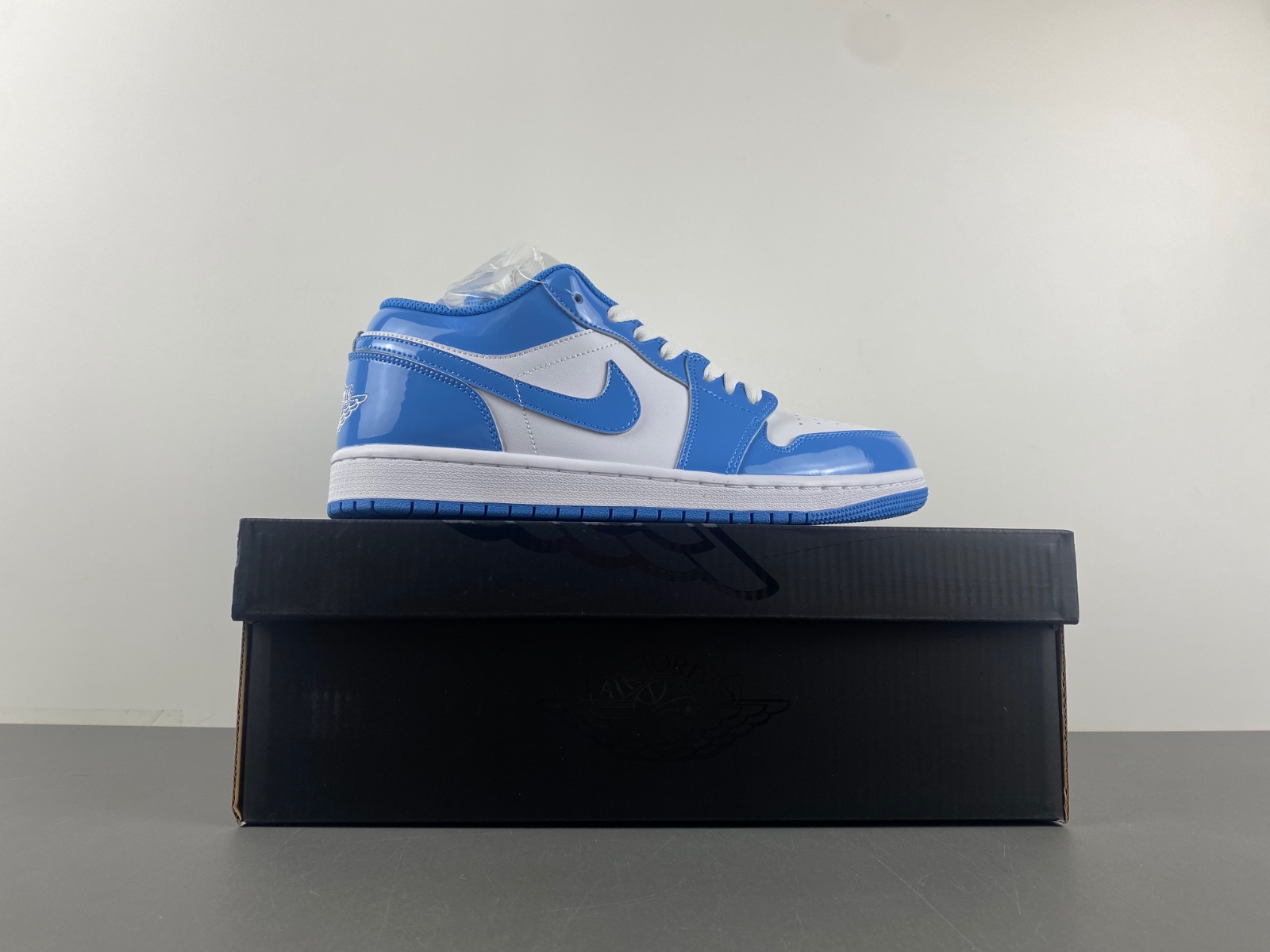 Air Jordan 1 Low SE White Legend Blue FZ2133-114