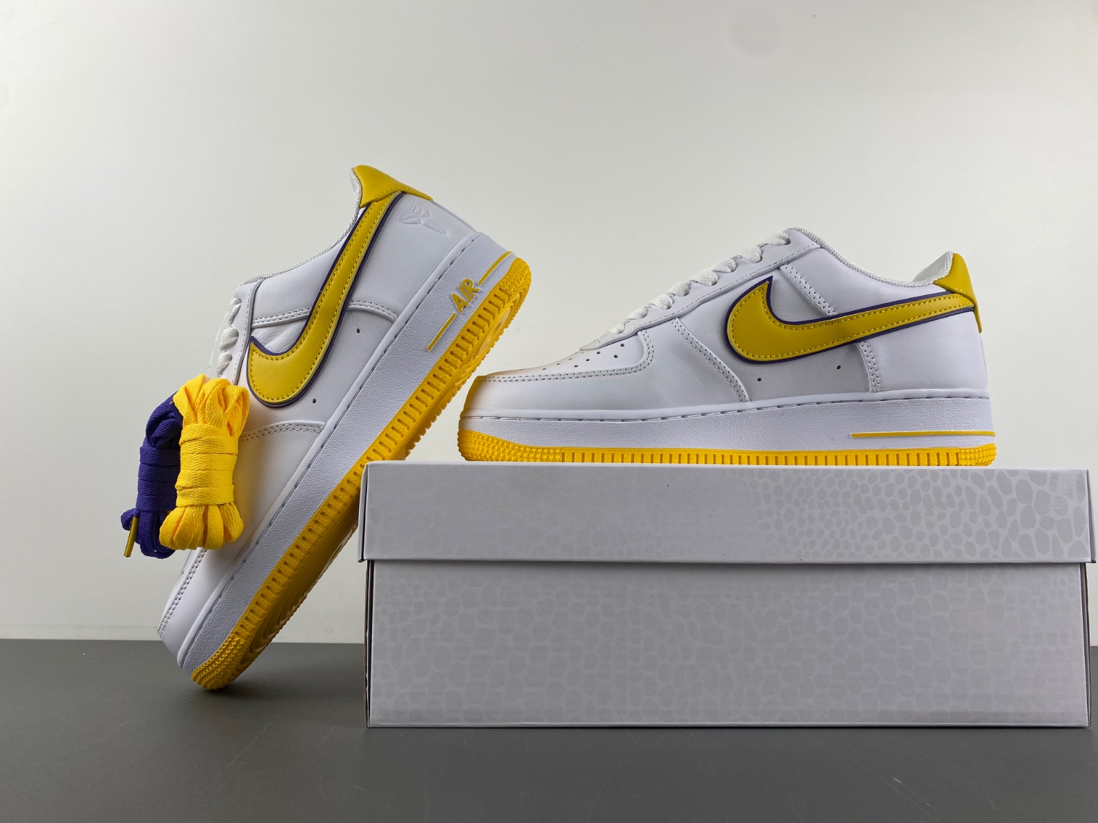 Kobe Bryant x Nike Air Force 1 Low FZ1151-100