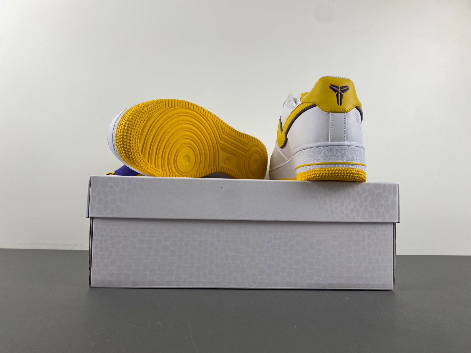 Kobe Bryant x Nike Air Force 1 Low FZ1151-100