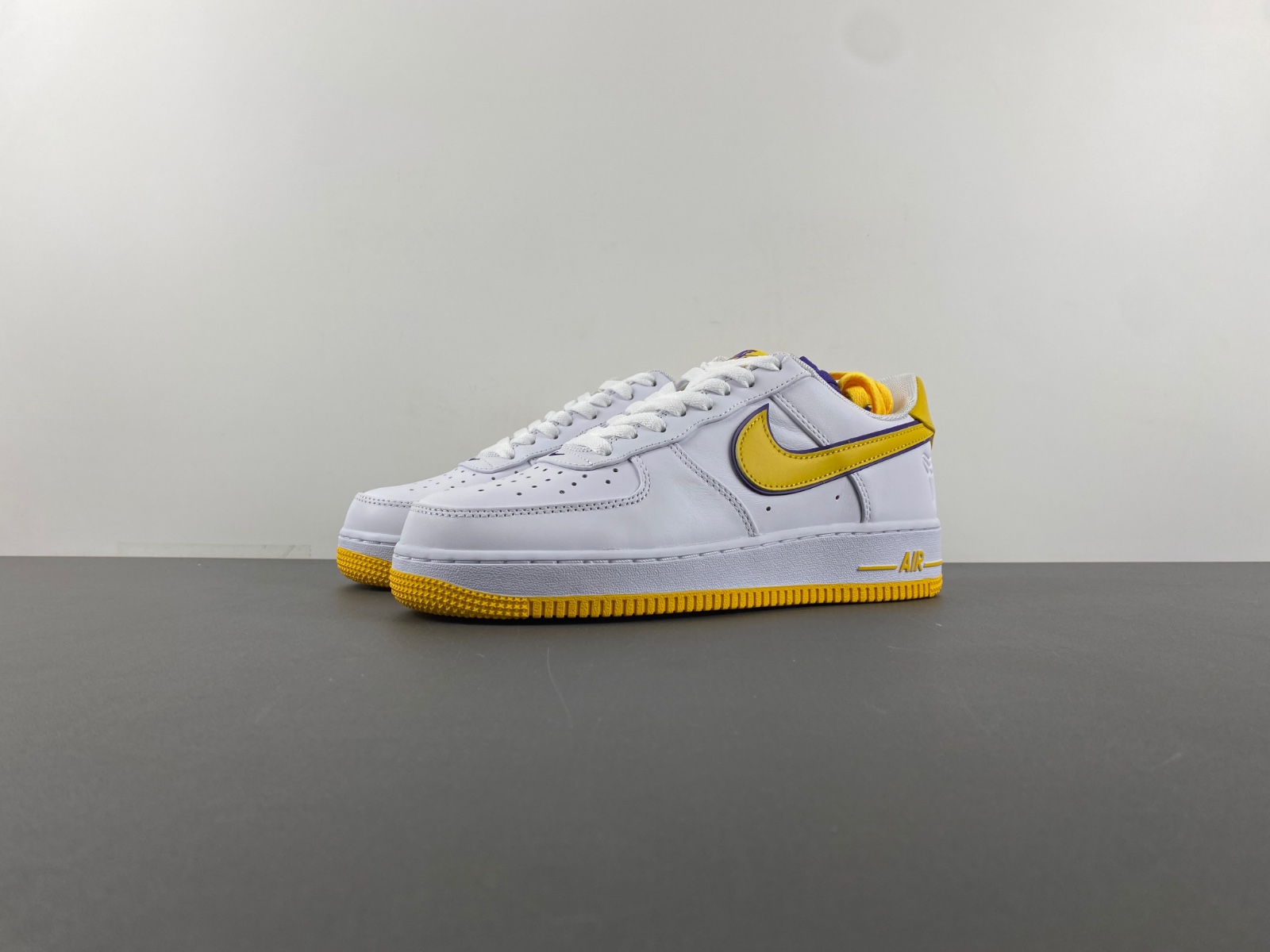 Kobe Bryant x Nike Air Force 1 Low FZ1151-100