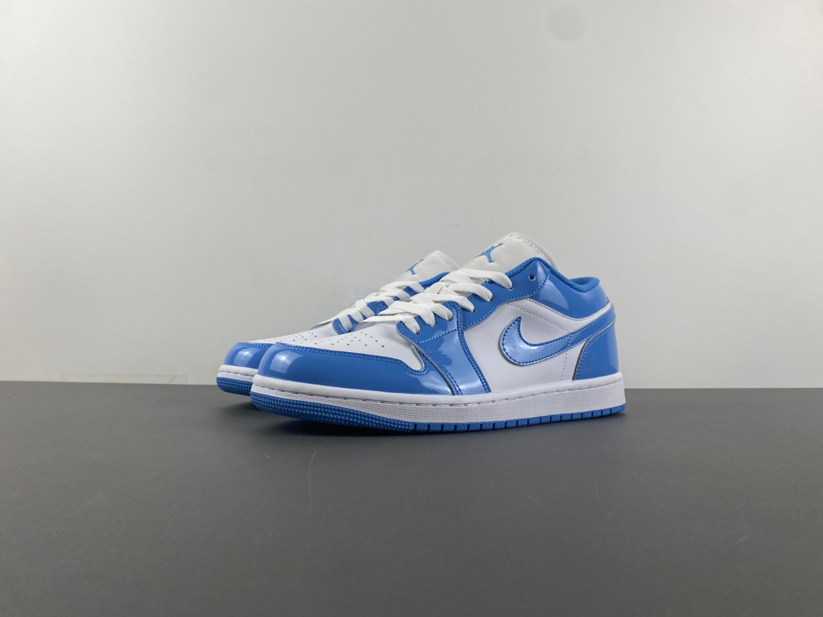 Air Jordan 1 Low SE White Legend Blue FZ2133-114