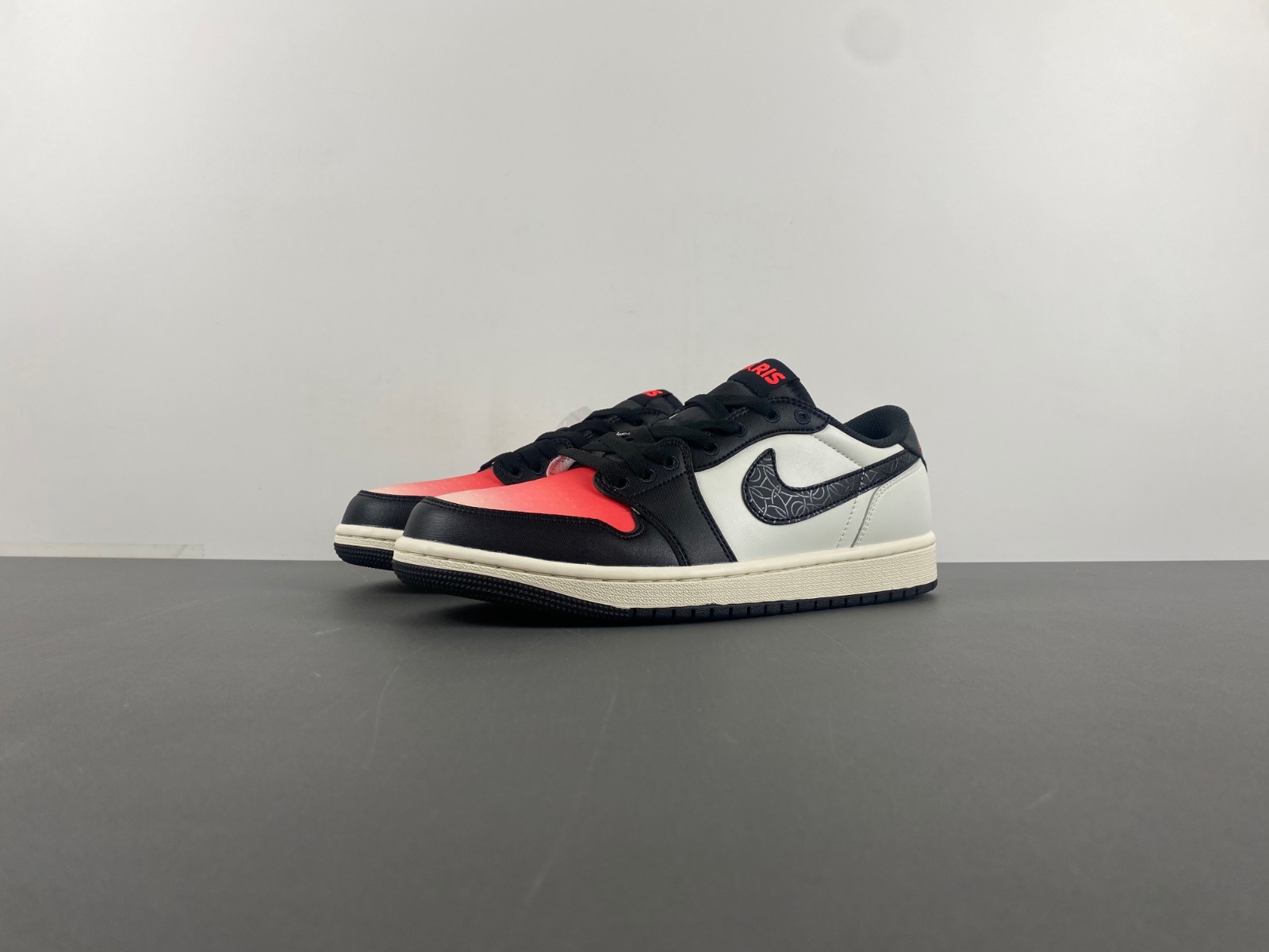 Air Jordan 1 Low HF8828-100.