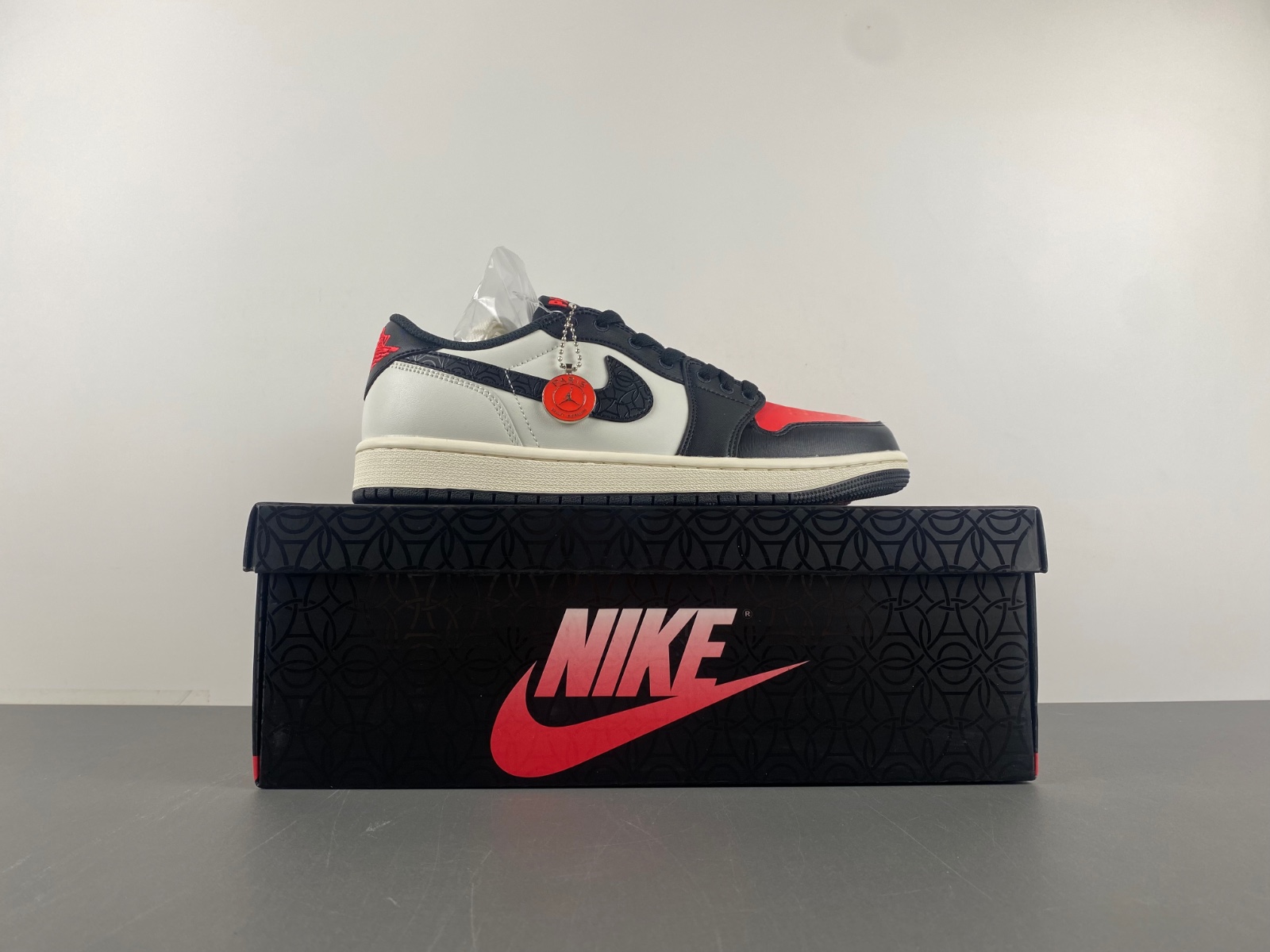 Air Jordan 1 Low HF8828-100.